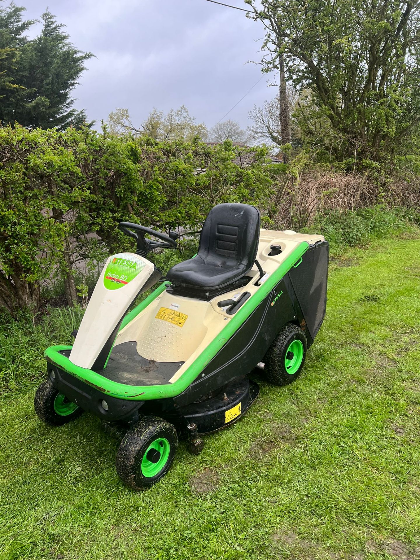 2017 Etesia Hydro 80 Ride On lawn Mower *PLUS VAT* - Image 2 of 7