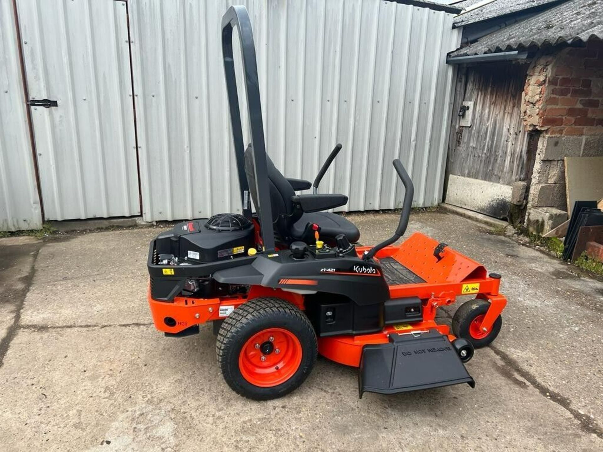 KUBOTA RIDE ON MOWER Z1-421 ZERO TURN, BRAND NEW LATEST MODEL YEAR 2023 - Image 4 of 9