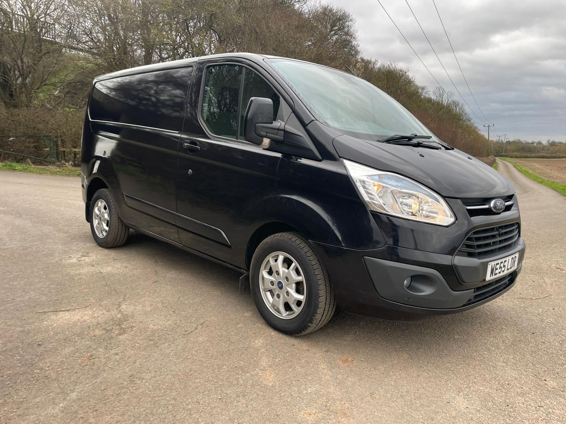 2015 FORD TRANSIT CUSTOM 270 LTD E-TECH BLACK PANEL VAN *PLUS VAT*