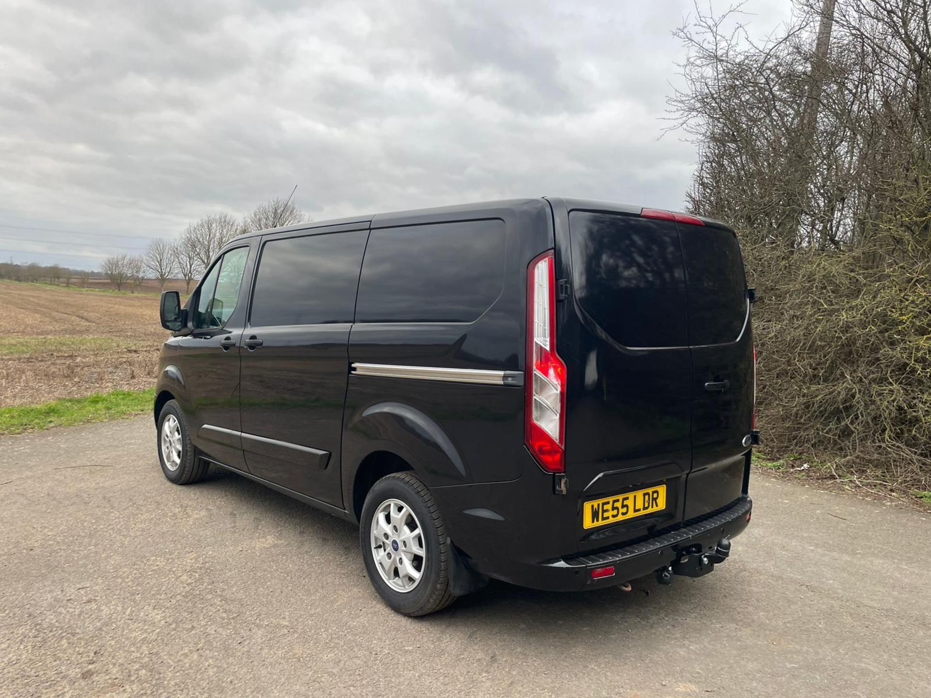 2015 FORD TRANSIT CUSTOM 270 LTD E-TECH BLACK PANEL VAN *PLUS VAT* - Image 5 of 13