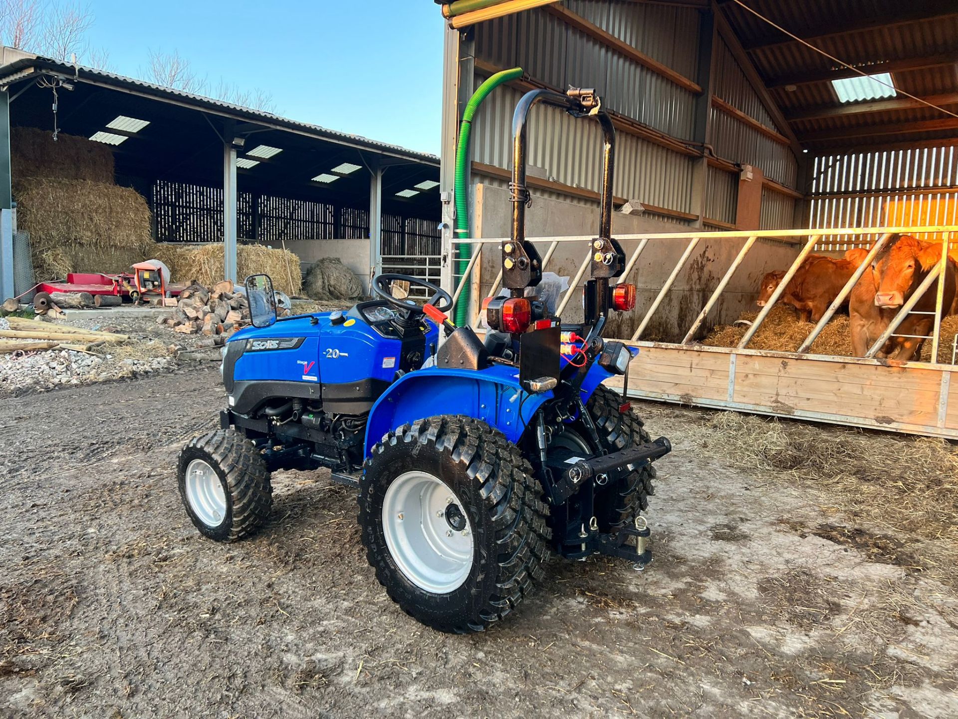 UNUSED SOLIS 20 20hp 4WD COMPACT TRACTOR, SHOWING A LOW AND GENUINE 3 HOURS *PLUS VAT* - Image 4 of 16