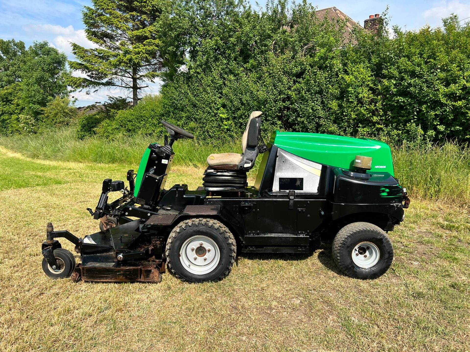 RANSOMES HR3806 4WD DIESEL OUTFRONT RIDE ON MOWER *PLUS VAT* - Image 3 of 14