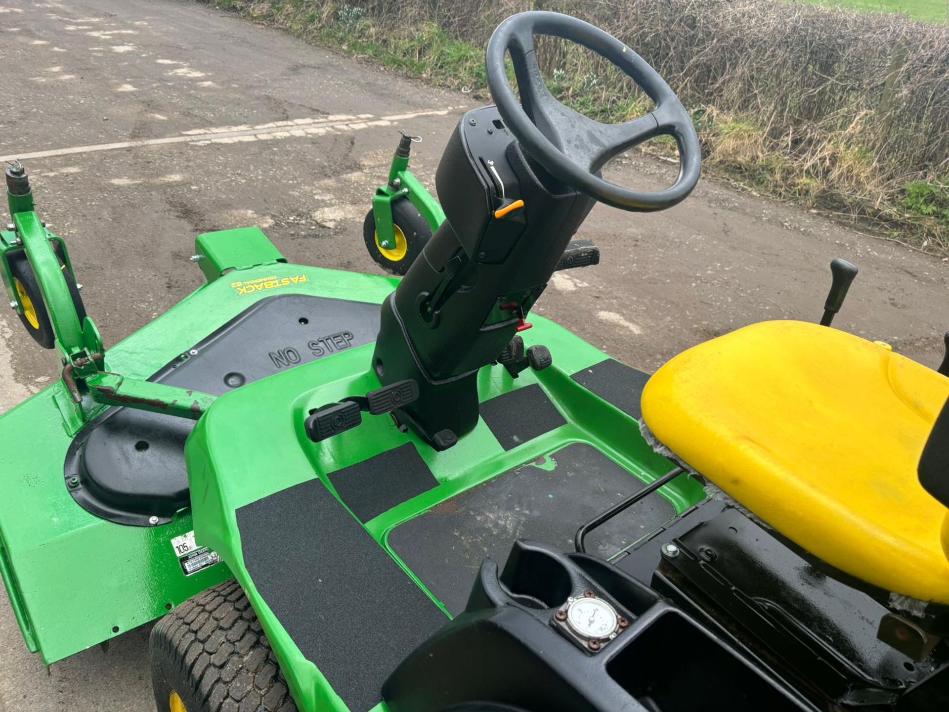 John Deere 1445 ride on lawn mower 2011 on '60' reg *PLUS VAT* - Image 13 of 14