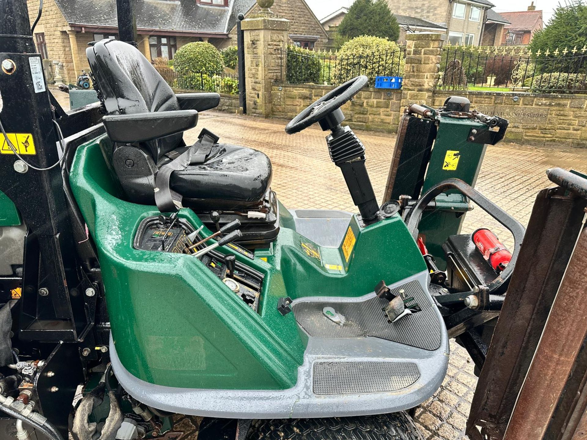 2009 HAYTER T424 4WD 5 GANG RIDE ON CYLINDER MOWER *PLUS VAT* - Image 15 of 19