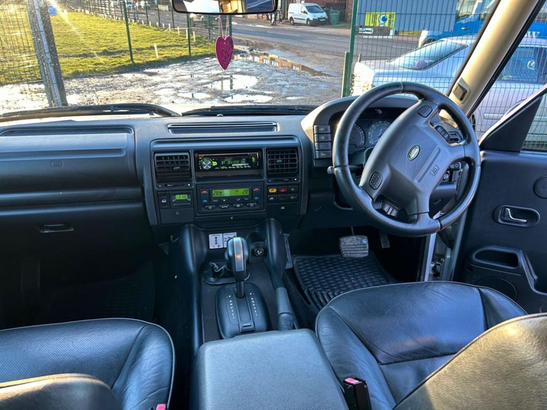 2004 LAND ROVER DISCOVERY LANDMARK TD5 A SILVER SUV ESTATE *NO VAT* - Image 17 of 33