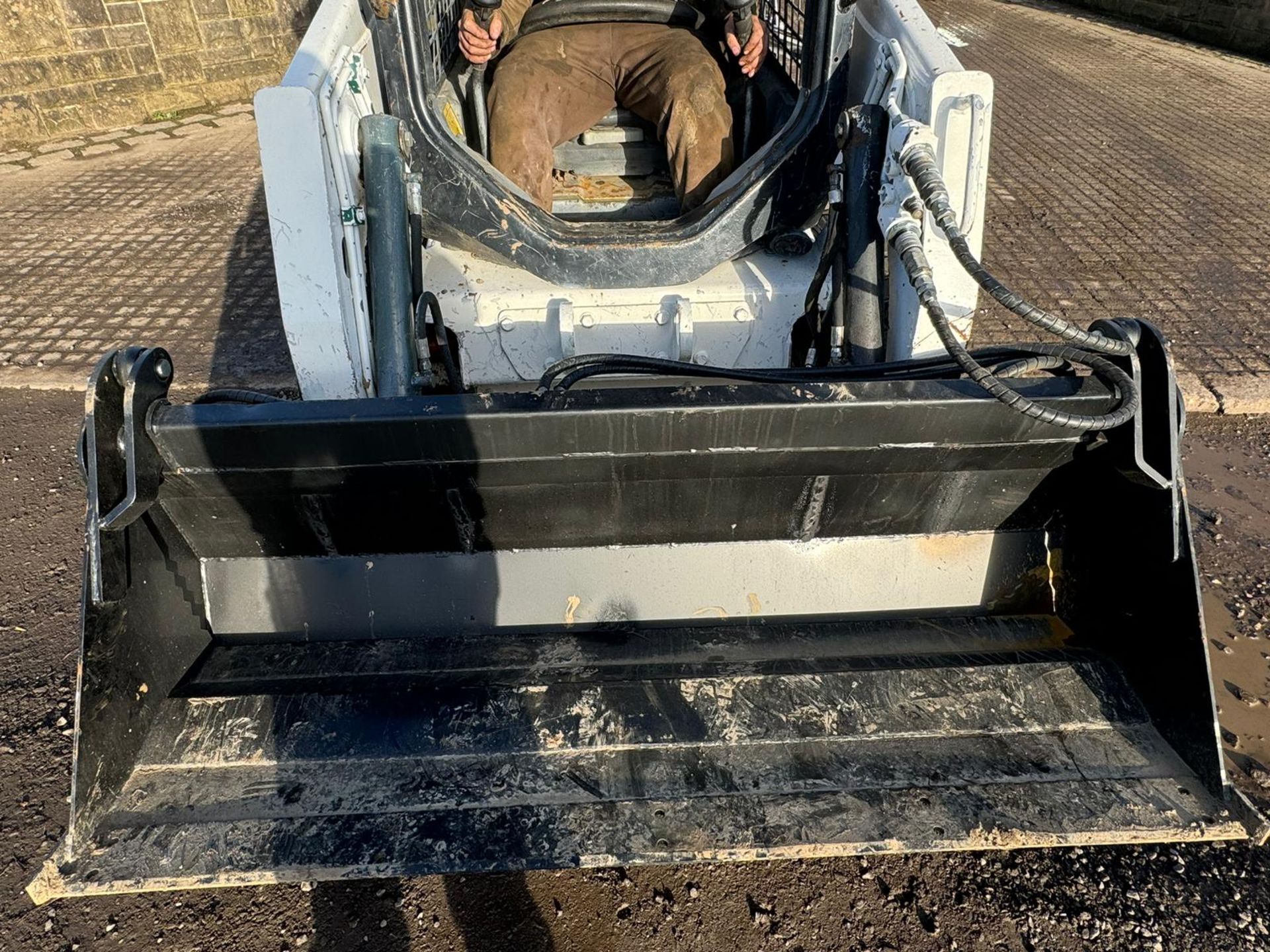 2015 BOBCAT S450 WHEELED SKIDSTEER LOADER WITH 65 INCH 4 IN 1 BUCKET *PLUS VAT* - Image 12 of 14