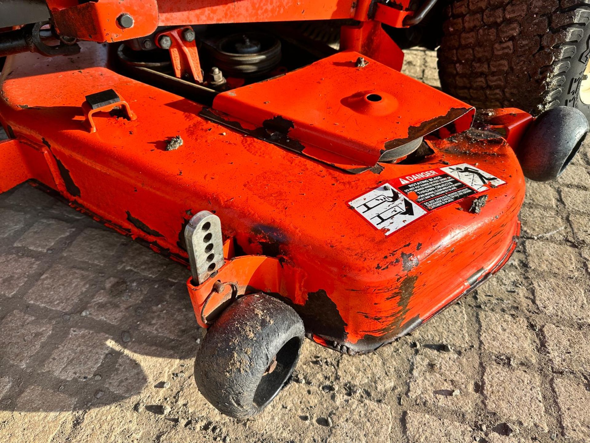 KUBOTA G2160 DIESEL RIDE ON MOWER WITH REAR COLLECTOR *PLUS VAT* - Image 8 of 15