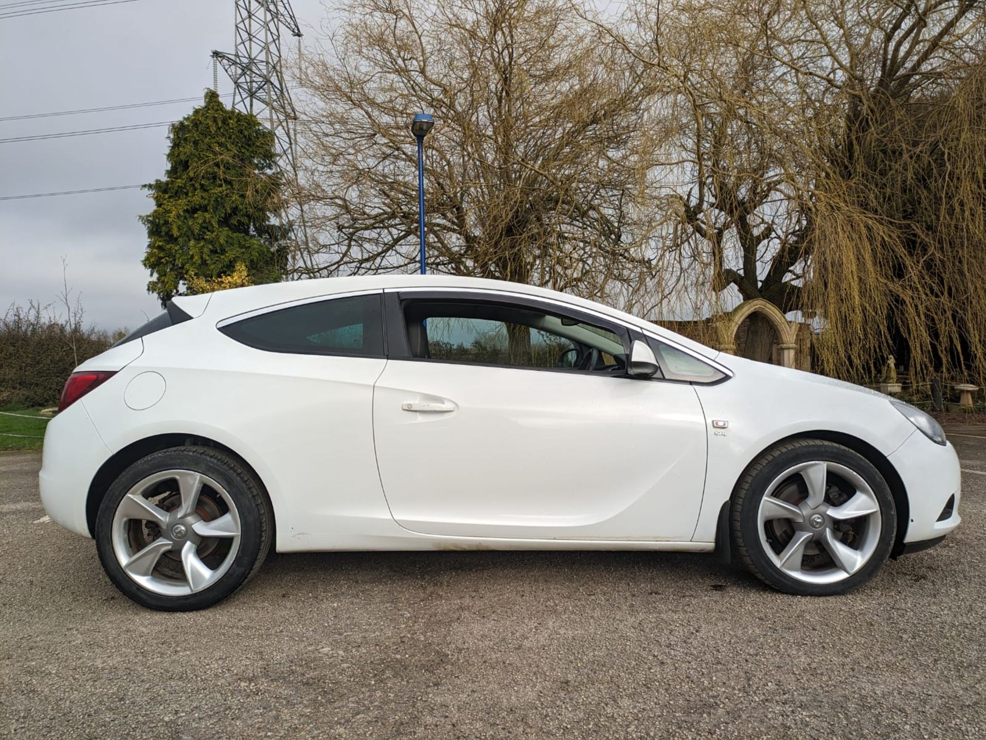 2012 VAUXHALL ASTRA GTC SRI CDTI S/S WHITE HATCBACK *NO VAT* - Image 12 of 26