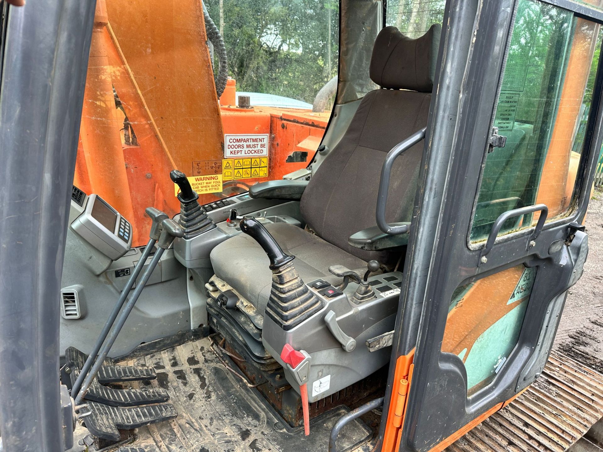 2011 DOOSAN DX140LCR EXCAVATOR WITH BLADE *PLUS VAT* - Image 17 of 26