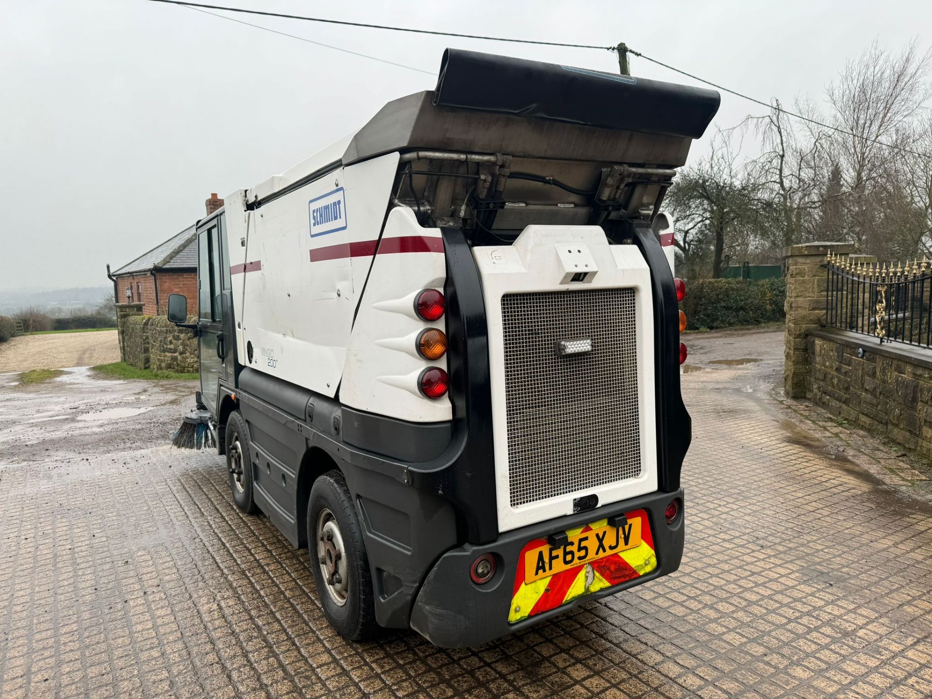 2015/65 SCHMIDT SWINGO 200+ ROAD SWEEPER *PLUS VAT* - Image 9 of 18