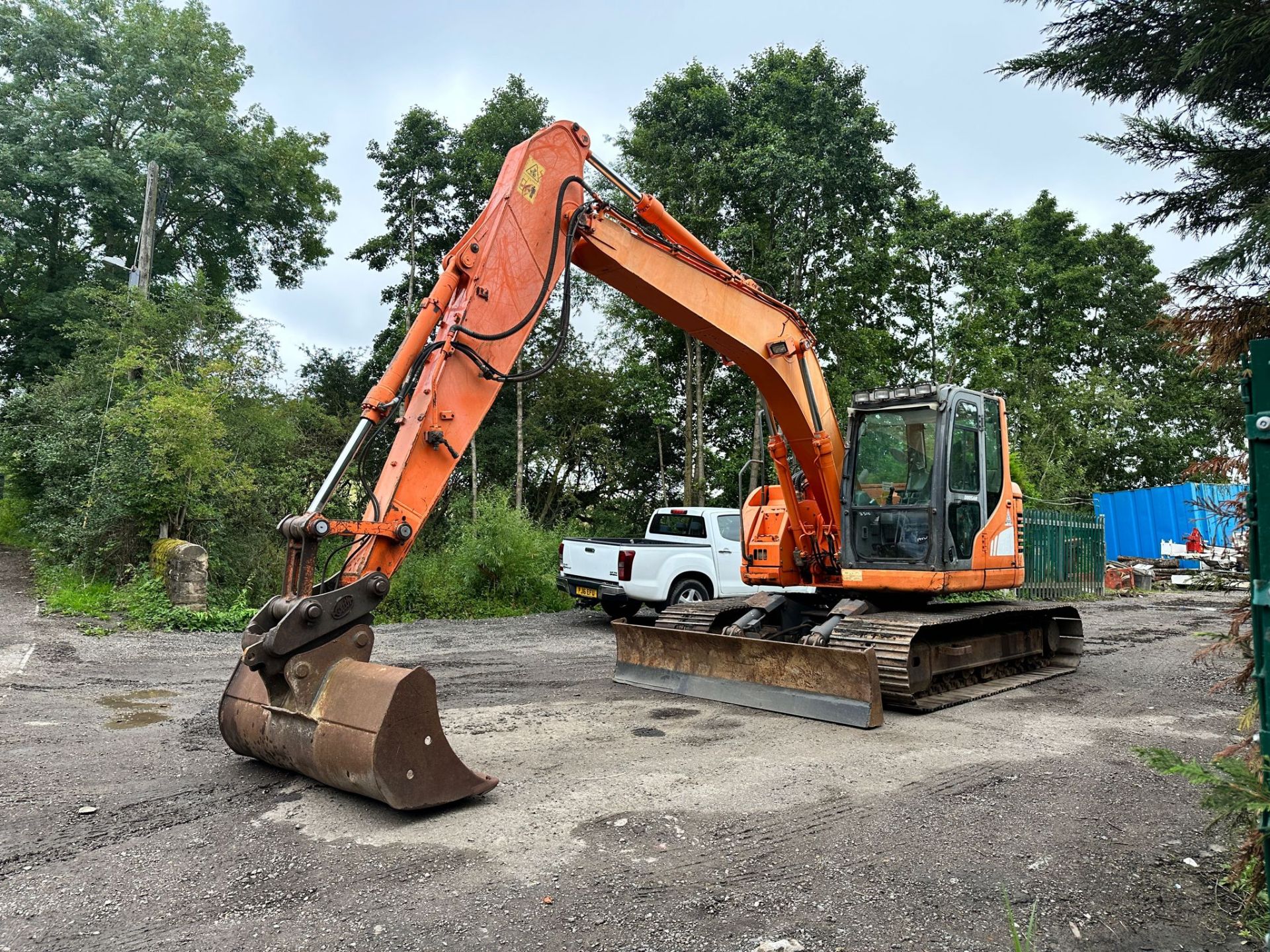 2011 DOOSAN DX140LCR EXCAVATOR WITH BLADE *PLUS VAT* - Image 3 of 26