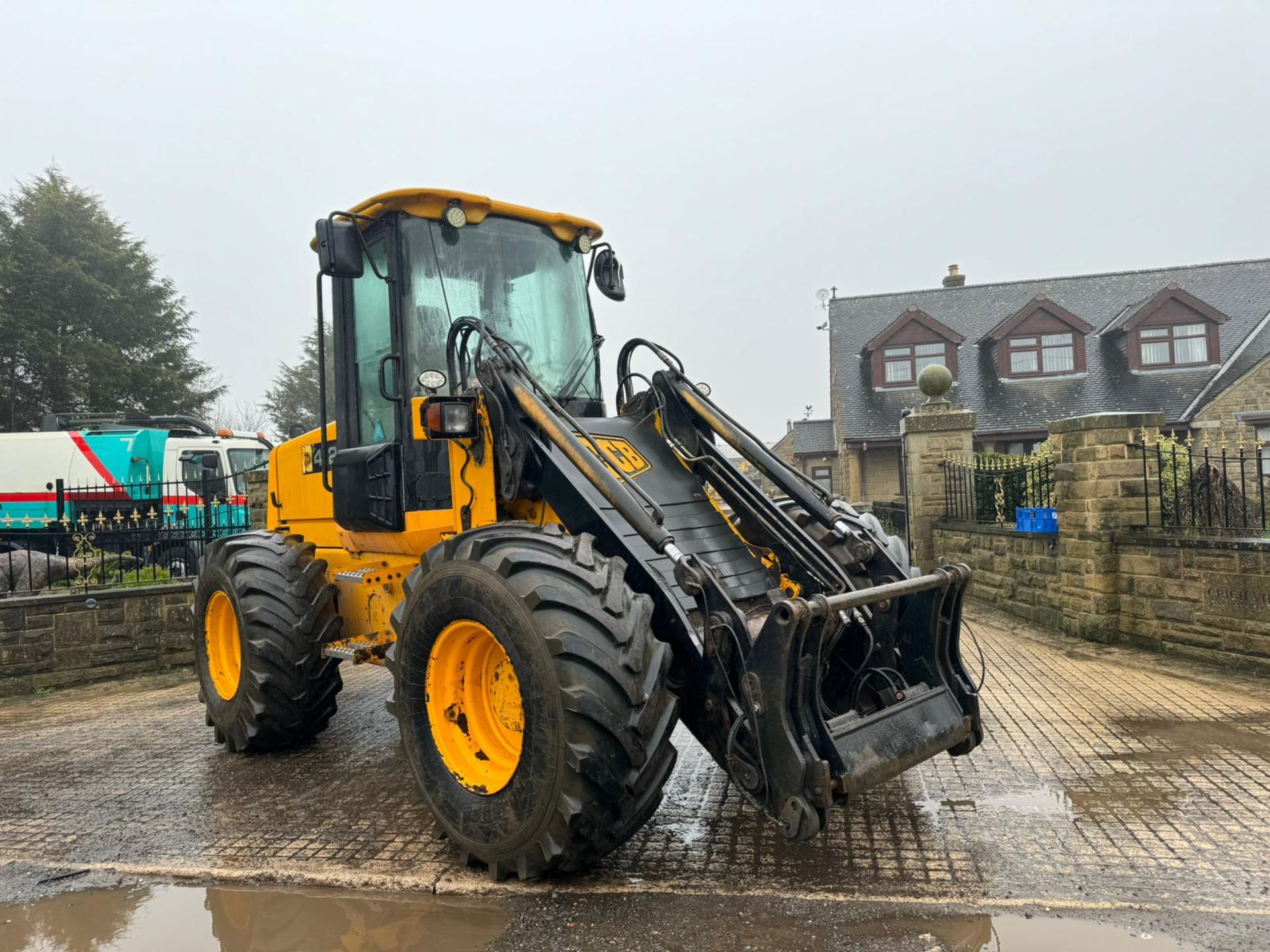 JCB 412S LOADING SHOVEL *PLUS VAT* - Image 2 of 17