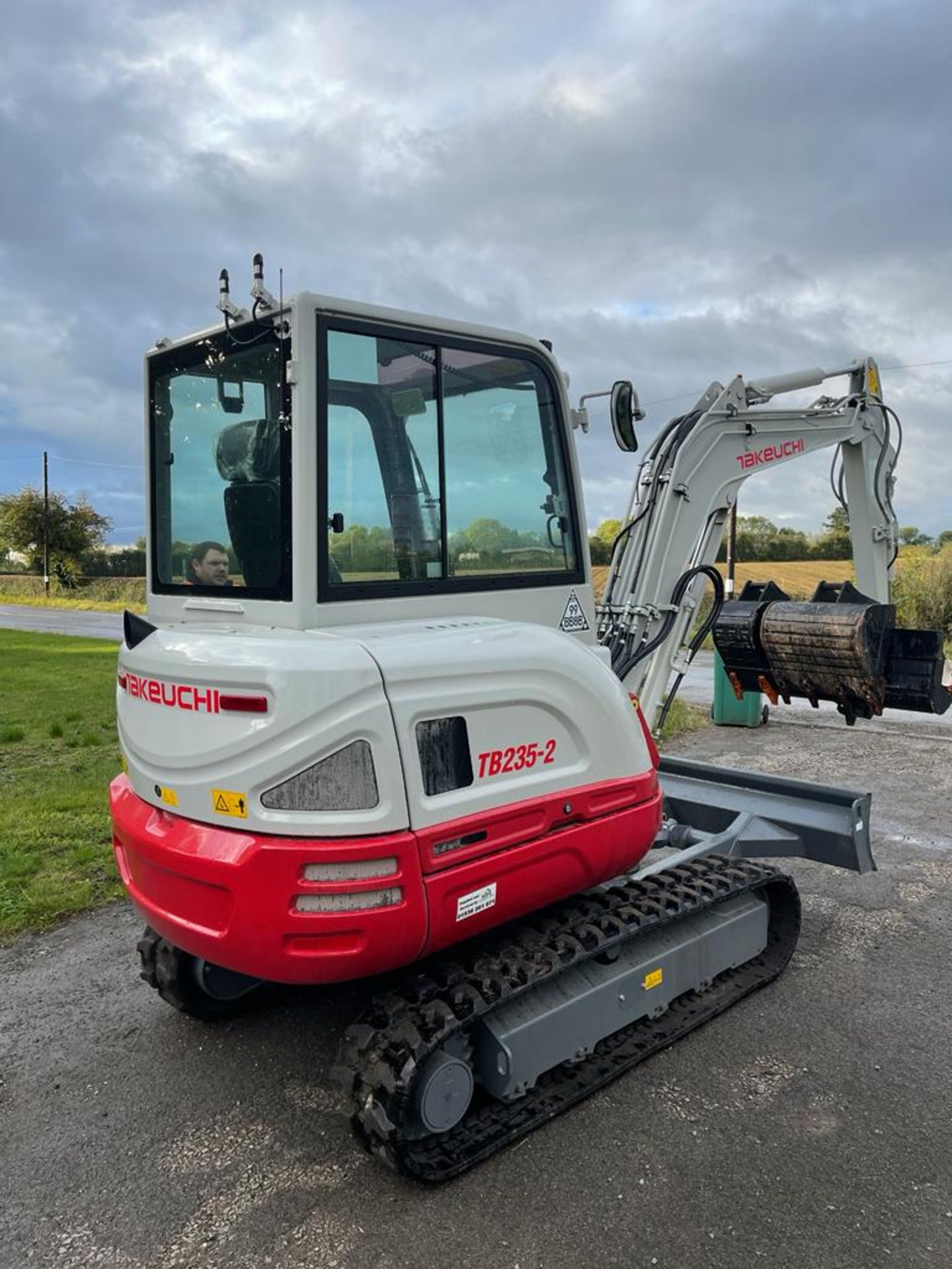 2021 ONLY 60 hrs ! Takeushi TB235 -2 3.5 Ton Excavator HYD QUICK HITCH *PLUS VAT* - Image 2 of 5