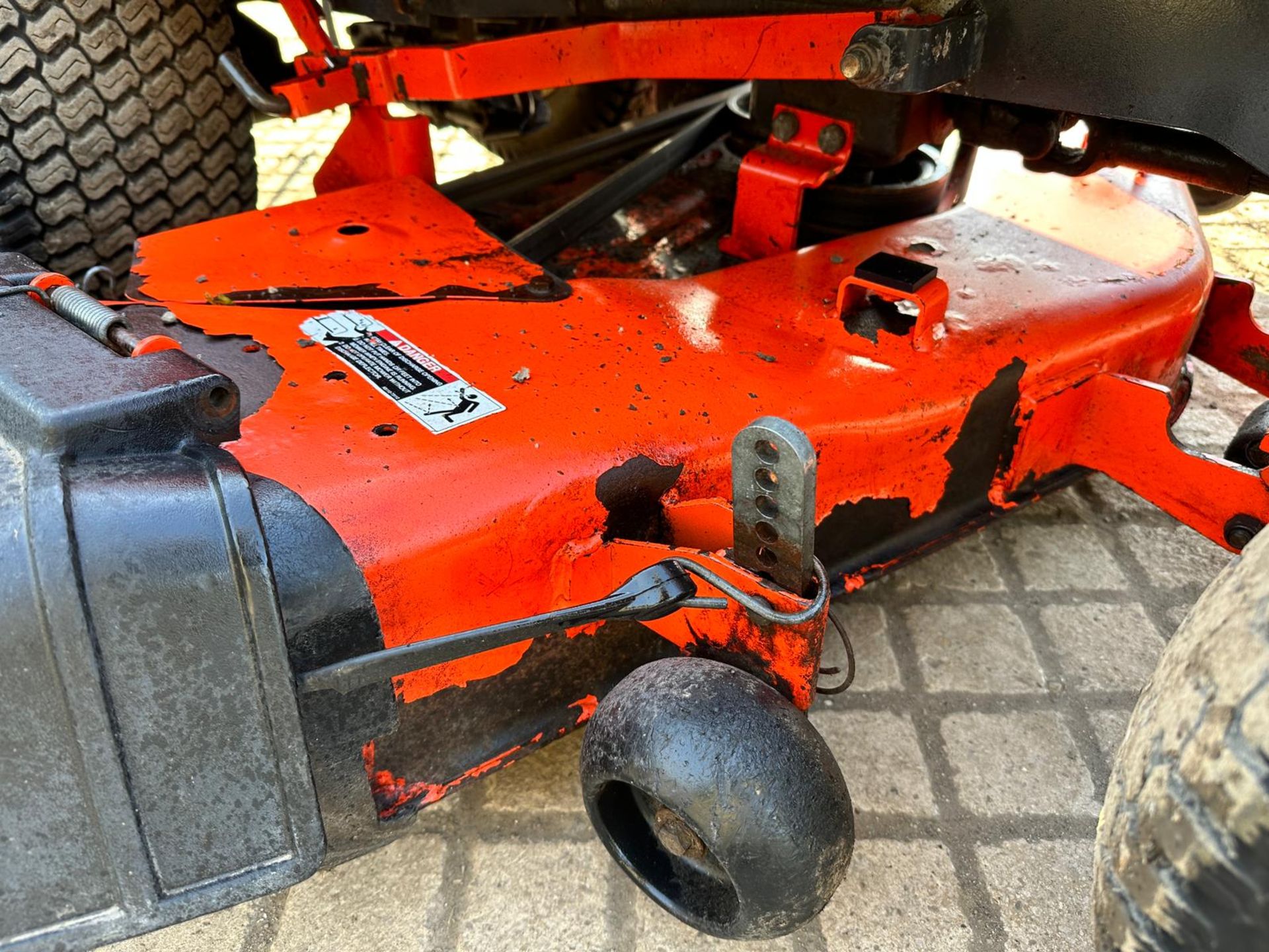 KUBOTA G2160 DIESEL RIDE ON MOWER WITH REAR COLLECTOR *PLUS VAT* - Image 9 of 15