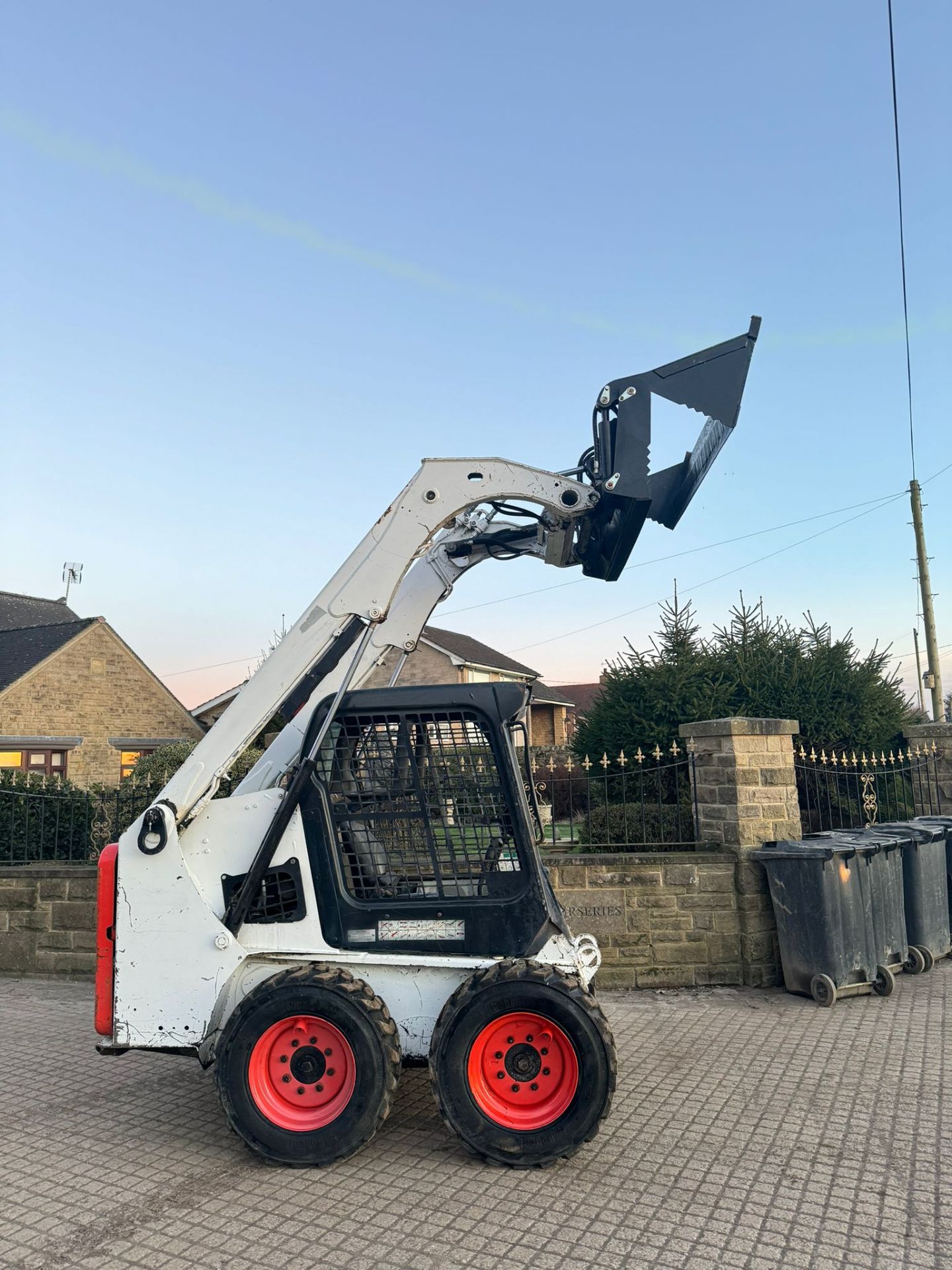 2015 BOBCAT S450 WHEELED SKIDSTEER LOADER WITH 65 INCH 4 IN 1 BUCKET *PLUS VAT* - Image 12 of 15