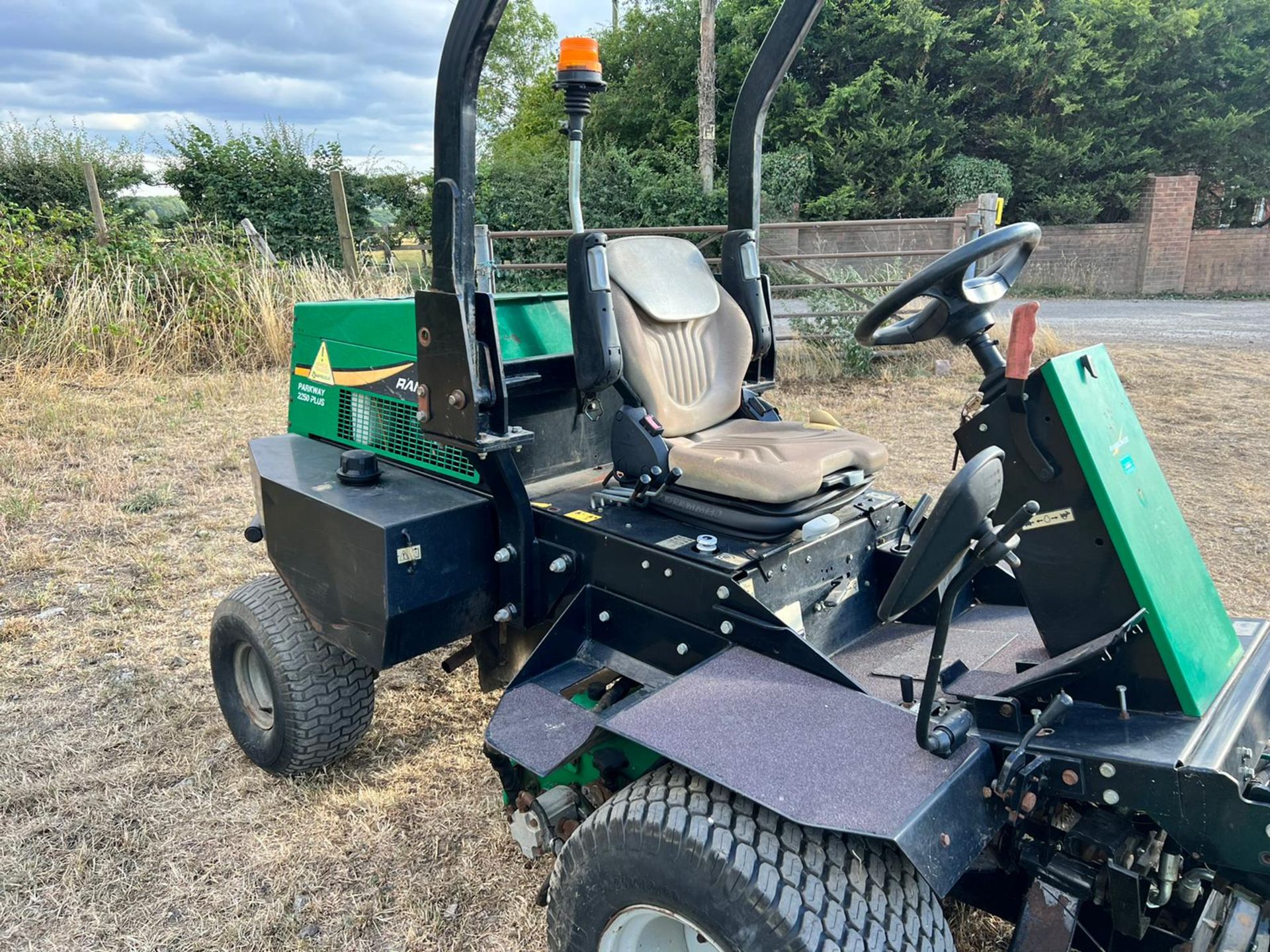 Ransomes Parkway 2250 Plus 3 Gang Cylinder Mower - 2010 Road Registered *PLUS VAT* - Image 5 of 10