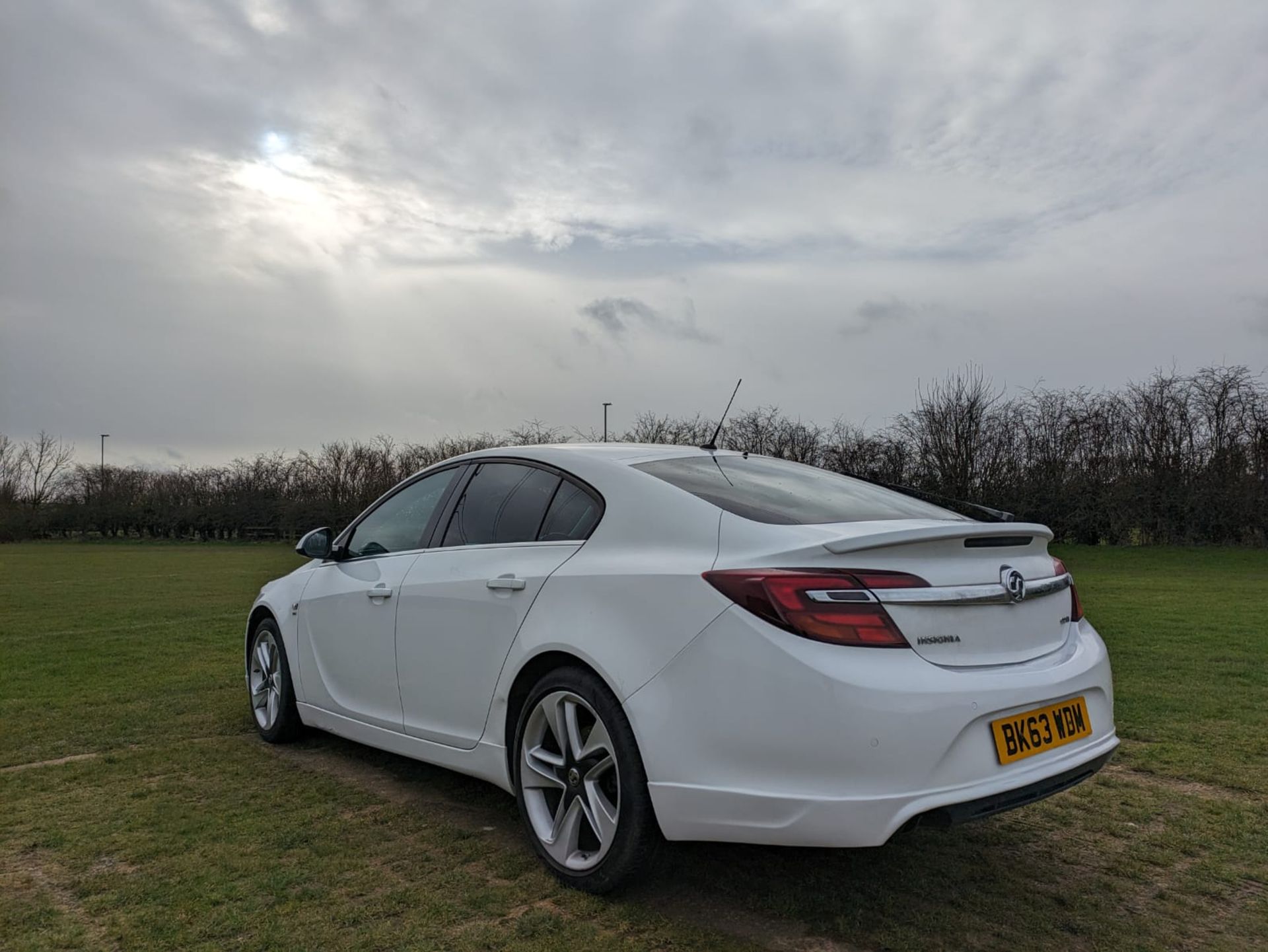 2013 VAUXHALL INSIGNIA SRI CDTI ECOFLEX S/S WHITE HATCHBACK *NO VAT* - Image 7 of 25