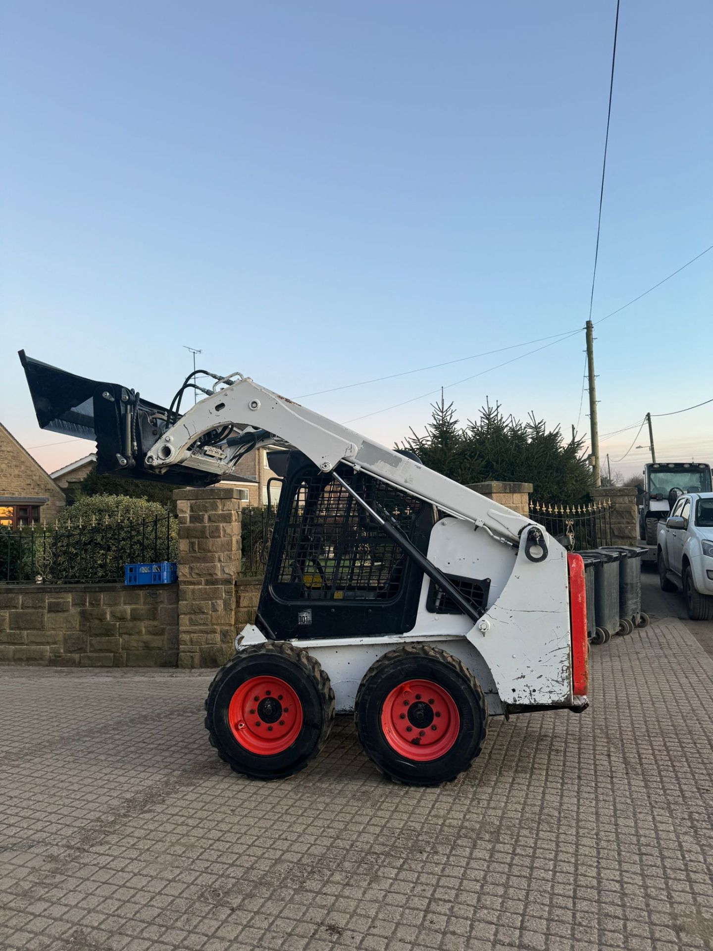 2015 BOBCAT S450 WHEELED SKIDSTEER LOADER WITH 65 INCH 4 IN 1 BUCKET *PLUS VAT* - Image 13 of 15