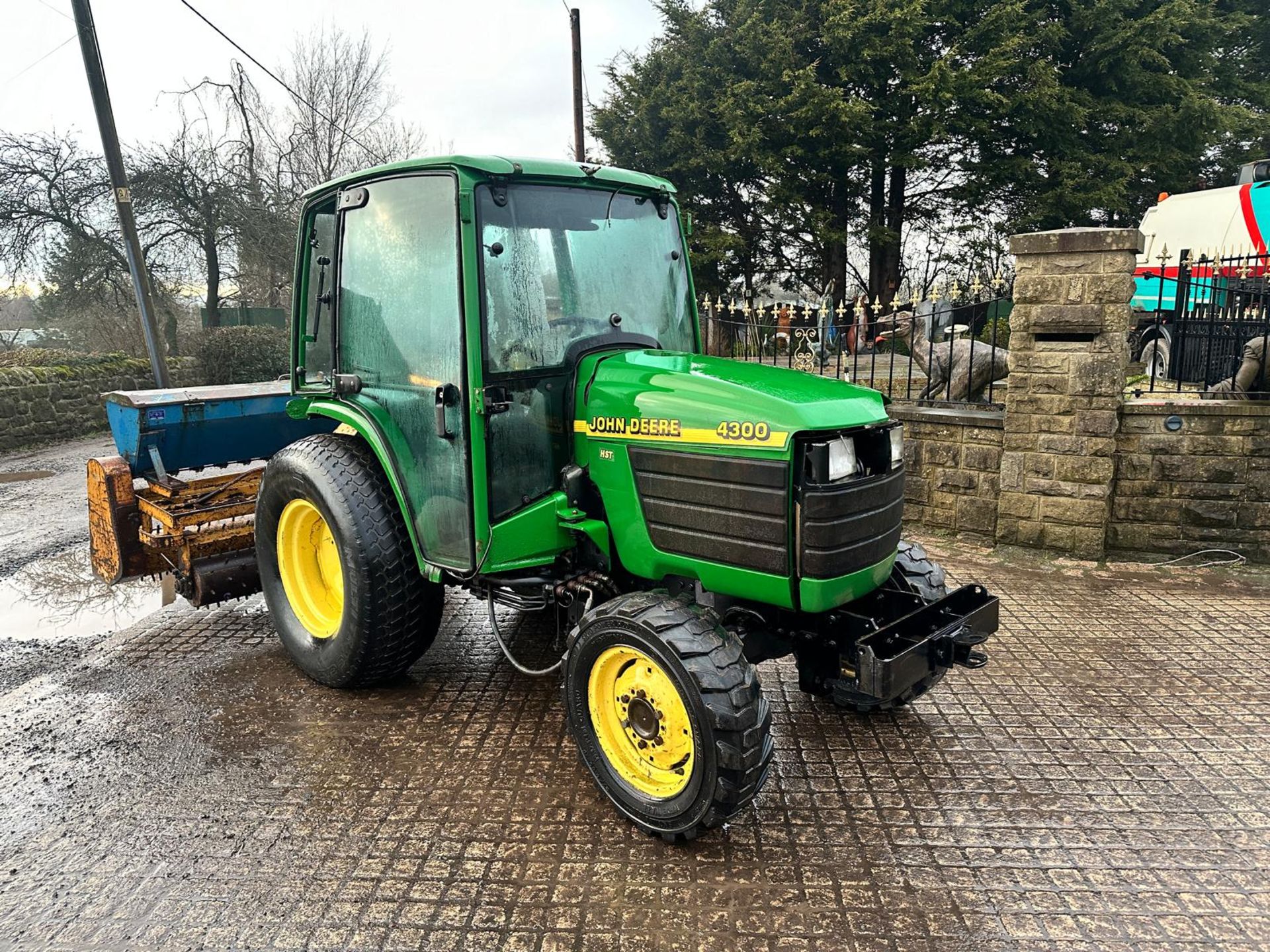 JOHN DEERE 4300 32HP 4WD COMPACT TRACTOR *PLUS VAT* - Image 2 of 14