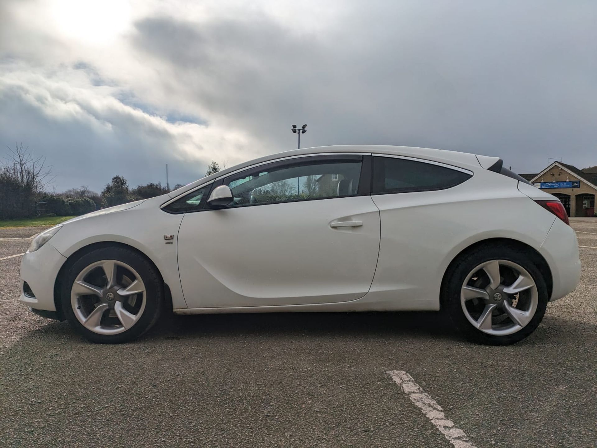 2012 VAUXHALL ASTRA GTC SRI CDTI S/S WHITE HATCBACK *NO VAT* - Image 6 of 26