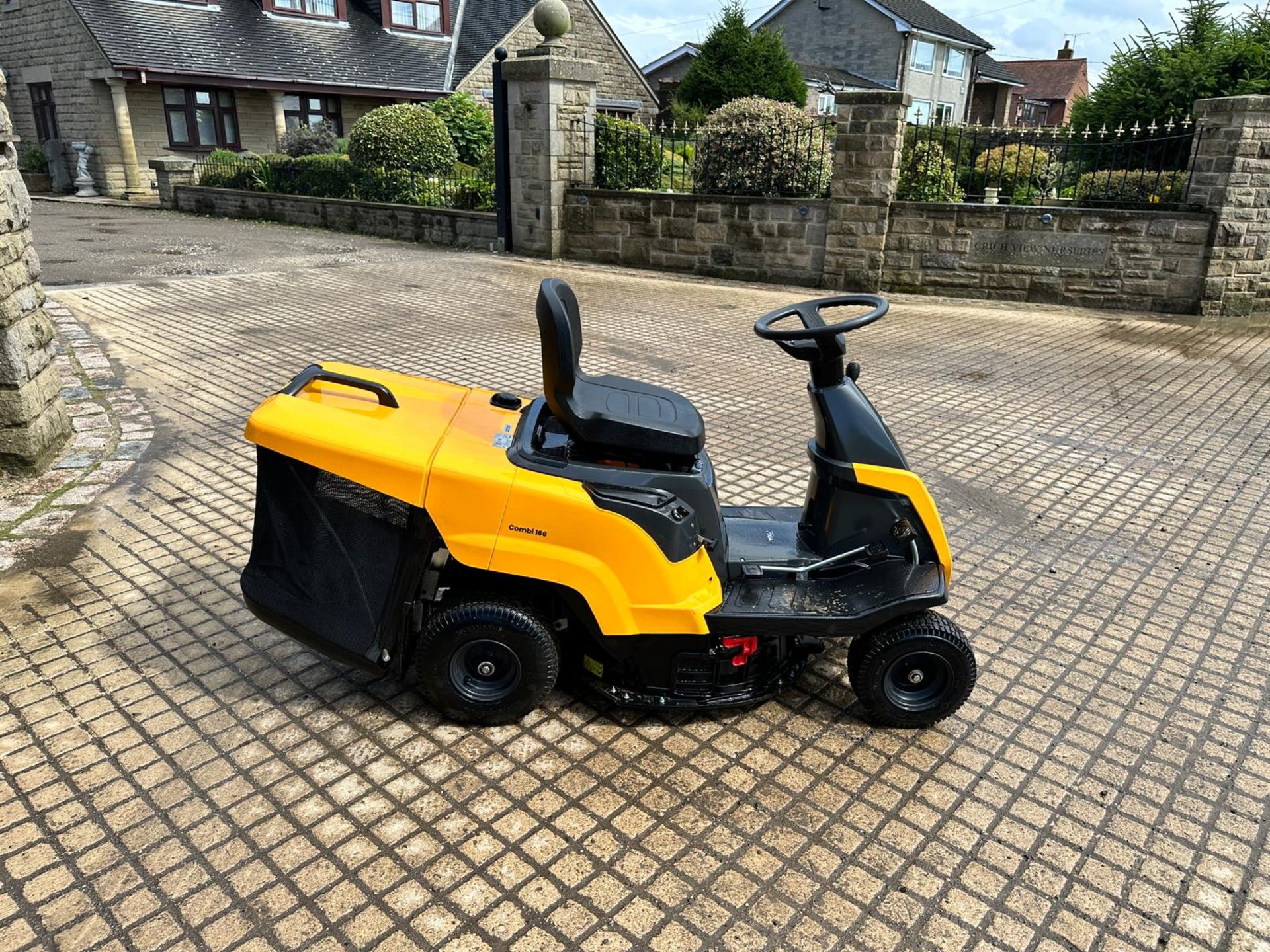 NEW/UNUSED 2023 STIGA COMBI 166 RIDE ON MOWER WITH REAR COLLECTOR *PLUS VAT* - Image 4 of 11