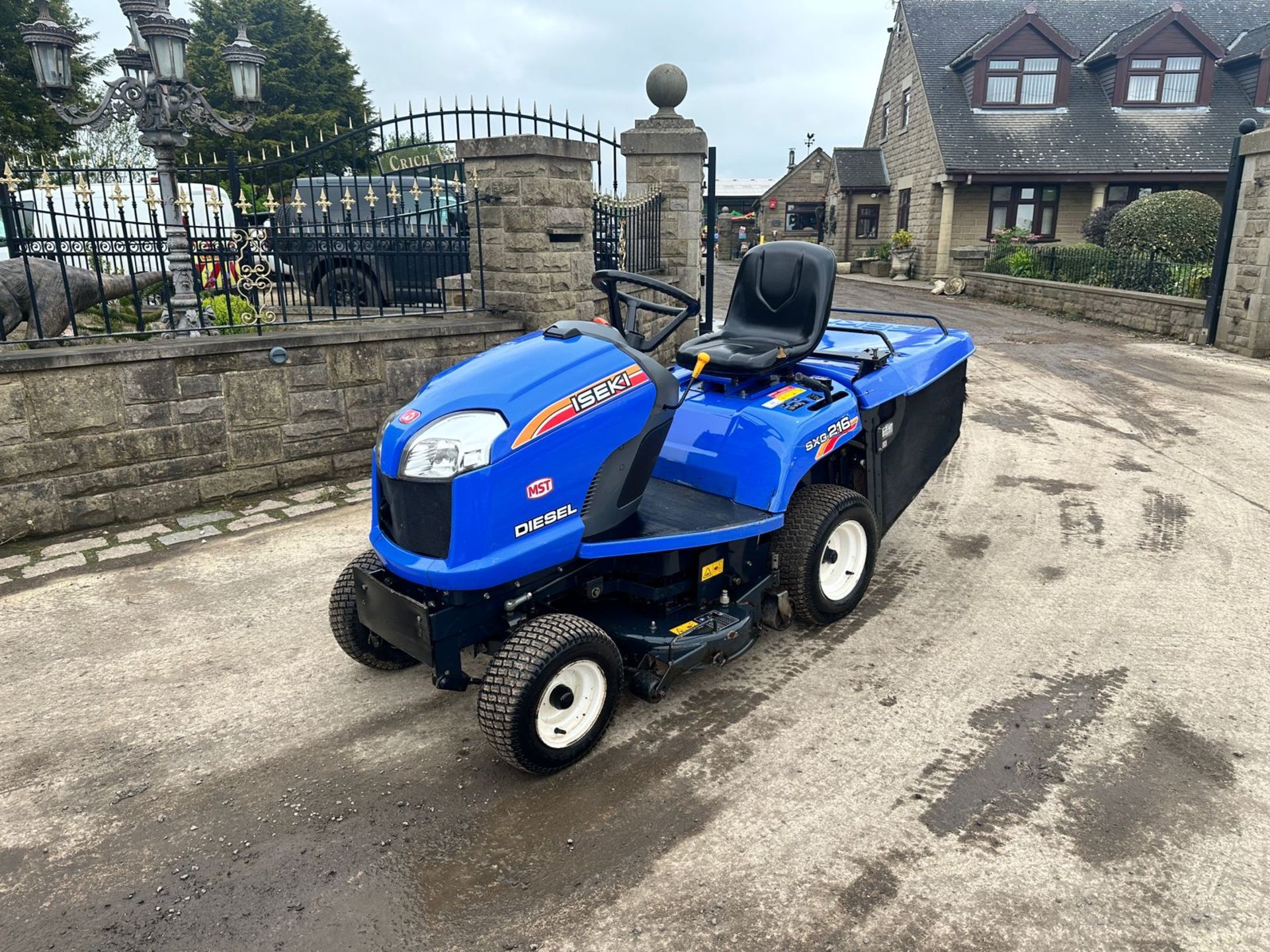 2017 ISEKI SXG216 DIESEL RIDE ON MOWER *PLUS VAT* - Image 3 of 17