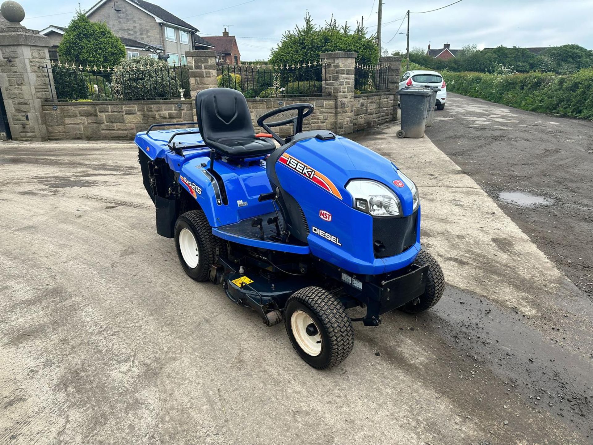 2017 ISEKI SXG216 DIESEL RIDE ON MOWER *PLUS VAT* - Image 6 of 17