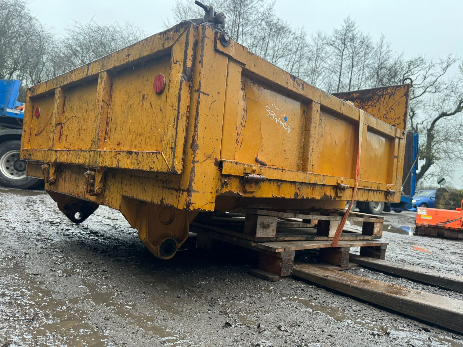 MOORKA MST-300VD 3 TON STRAIGHT TIP DUMPER SKIP *PLUS VAT* - Image 9 of 10