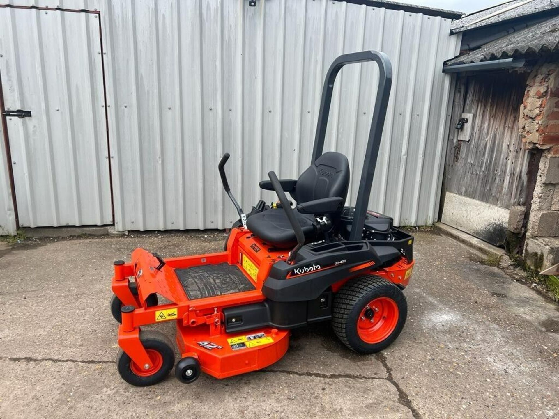 KUBOTA RIDE ON MOWER Z1-421 ZERO TURN, BRAND NEW LATEST MODEL YEAR 2023 - Image 5 of 9