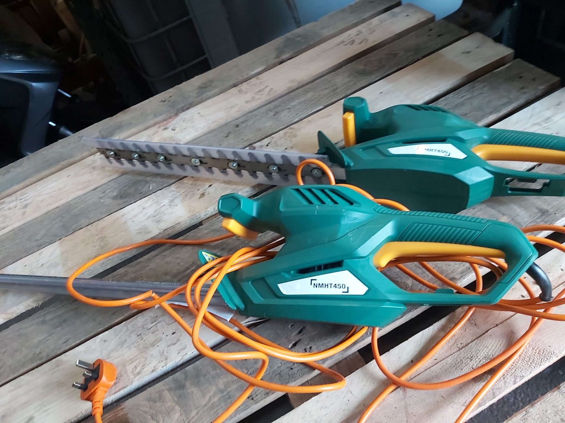 2x 410mm CORDED HEDGE TRIMMER NMHT450 NO RESERVE *PLUS VAT* - Image 2 of 3