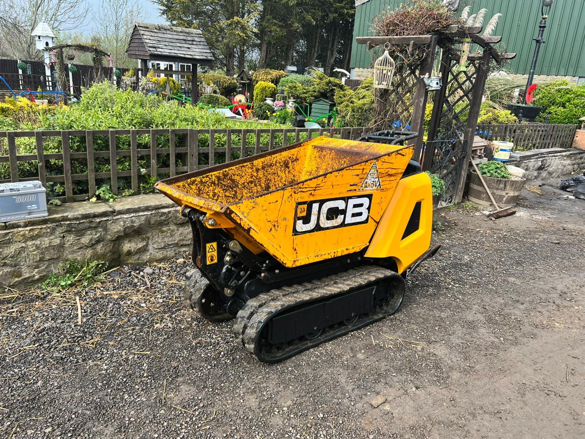 2019 JCB HTD-5 Diesel Tracked Dumper, Runs Drives And Tips *PLUS VAT* - Image 9 of 14