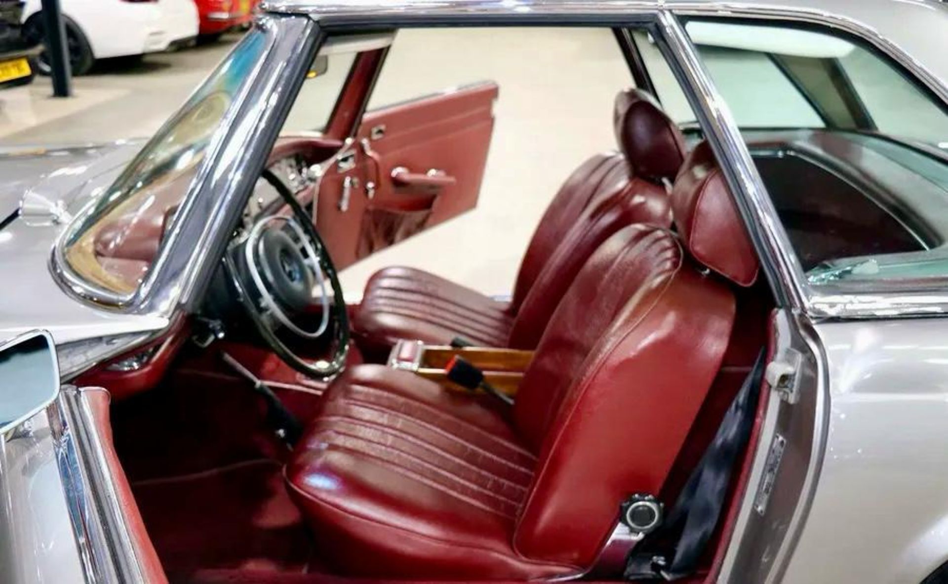 1969 MERCEDES-BENZ 280 SL, LHD MADE IN GERMANY, REGISTERED AND RESTORED IN DUBAI, CAR NOW IN THE UK - Image 7 of 15