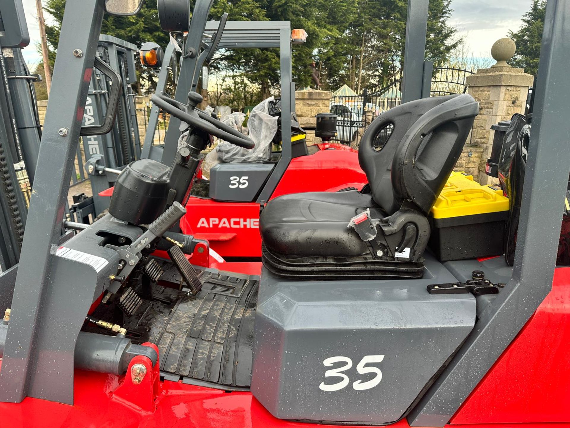 NEW/UNUSED 2023 APACHE CPC35 3.5 TON DIESEL ROUGH TERRAIN FORKLIFT *PLUS VAT* - Image 11 of 20