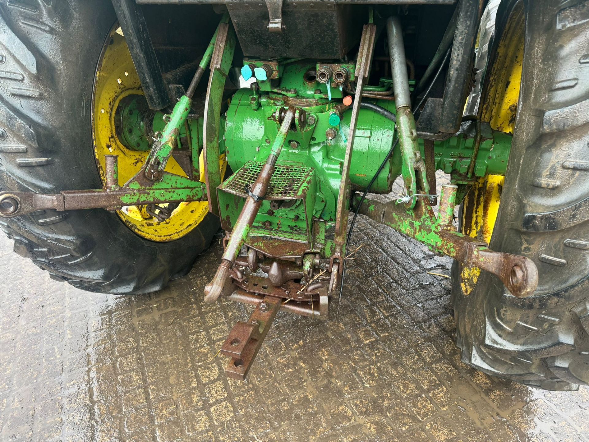 JOHN DEERE 2140 4 WHEEL DRIVE TRACTOR 80 HP *PLUS VAT* - Image 7 of 14