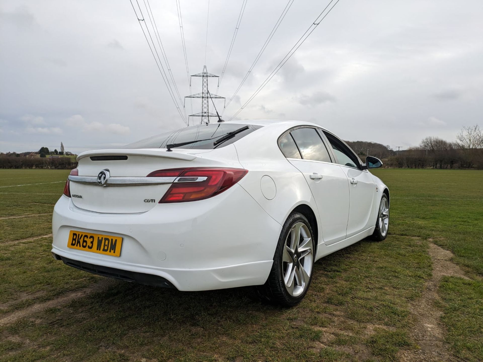 2013 VAUXHALL INSIGNIA SRI CDTI ECOFLEX S/S WHITE HATCHBACK *NO VAT* - Image 10 of 25