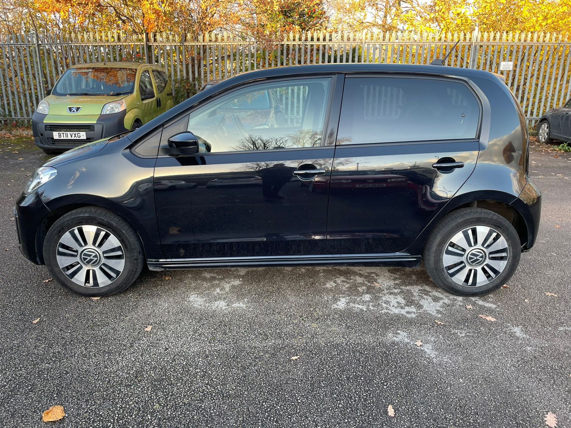 2021 VW VOLKSWAGEN E- UP BLACK HATCHBACK FULL ELECTRIC *NO VAT* - Image 4 of 16