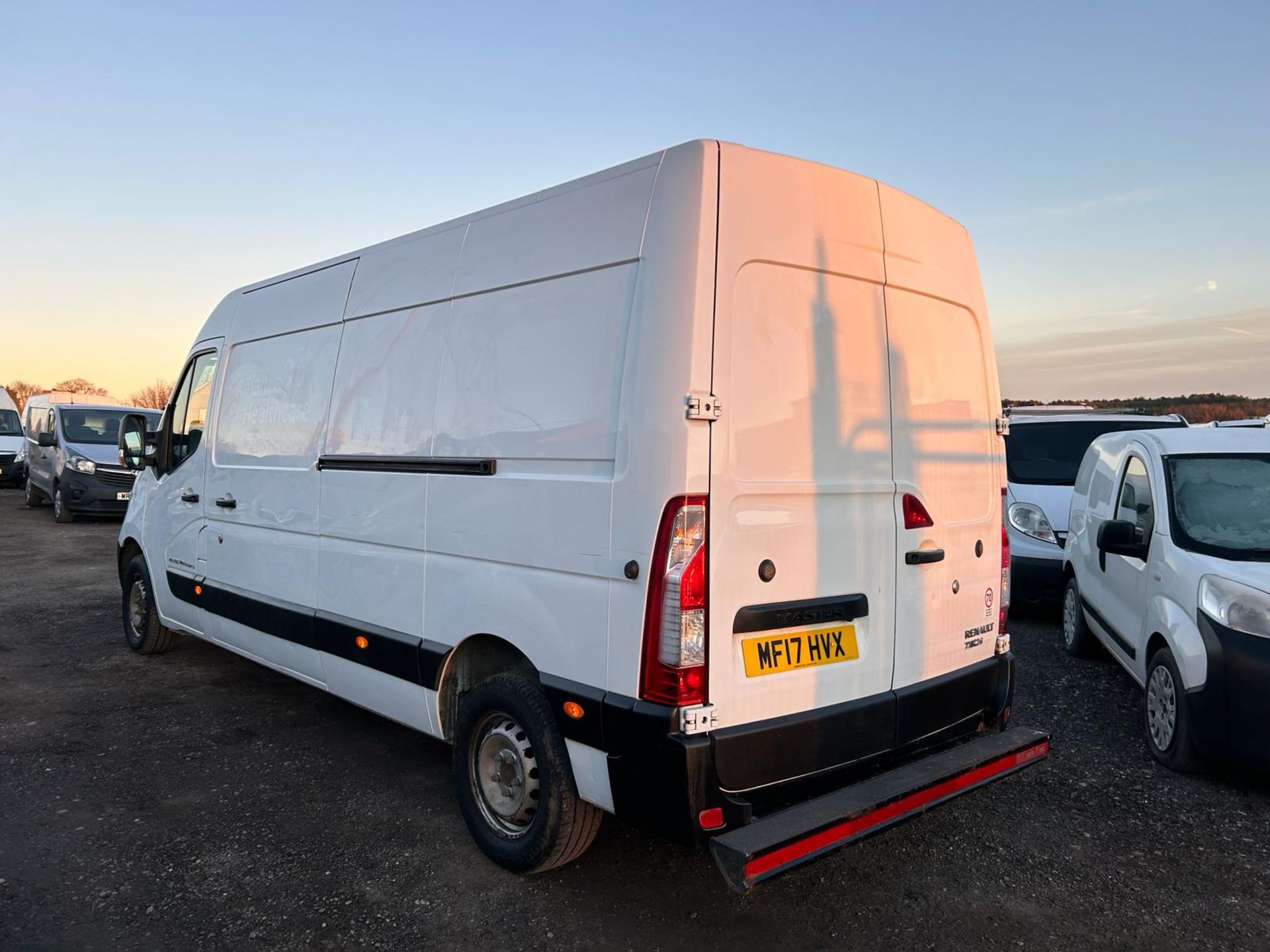 2017 RENAULT MASTER LM35 BUSINESS ENERGYDCI WHITE PANEL VAN *NO VAT* - Image 5 of 15