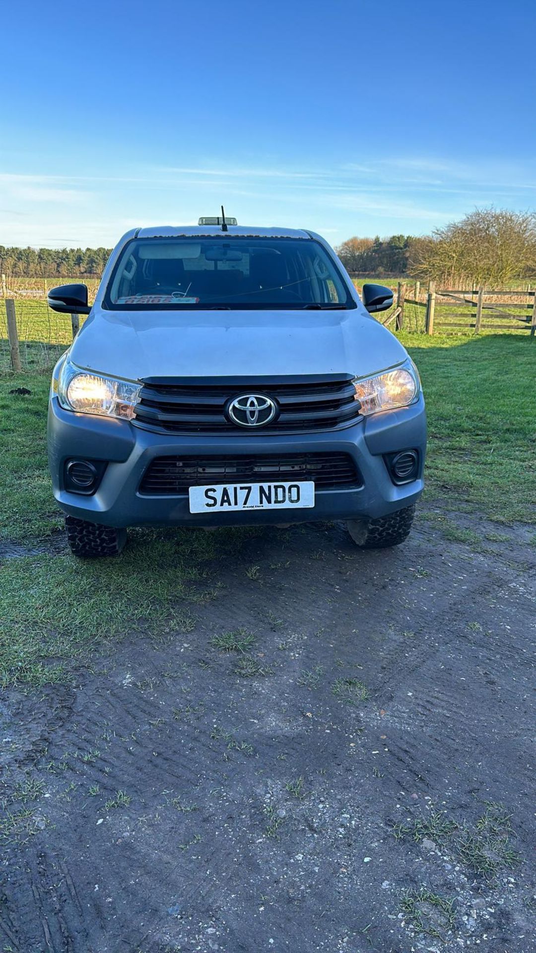 2017 TOYOTA HILUX ACTIVE D-4D 4WD DCB WHITE PICK-UP *NO VAT* - Image 3 of 11