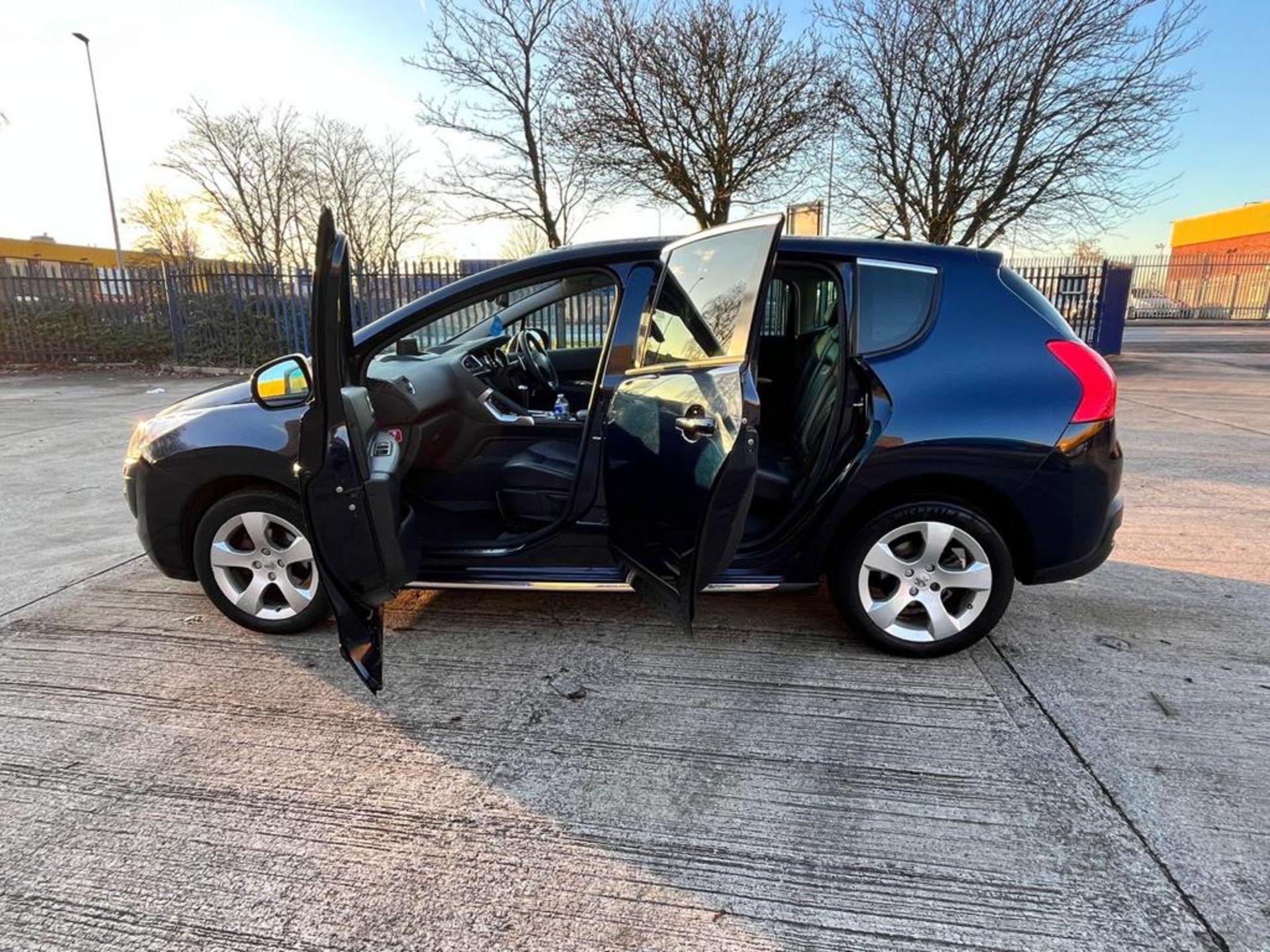 2011 PEUGEOT 3008 EXCLUSIVE HDI S-A BLUE SUV ESTATE *NO VAT* - Image 5 of 18