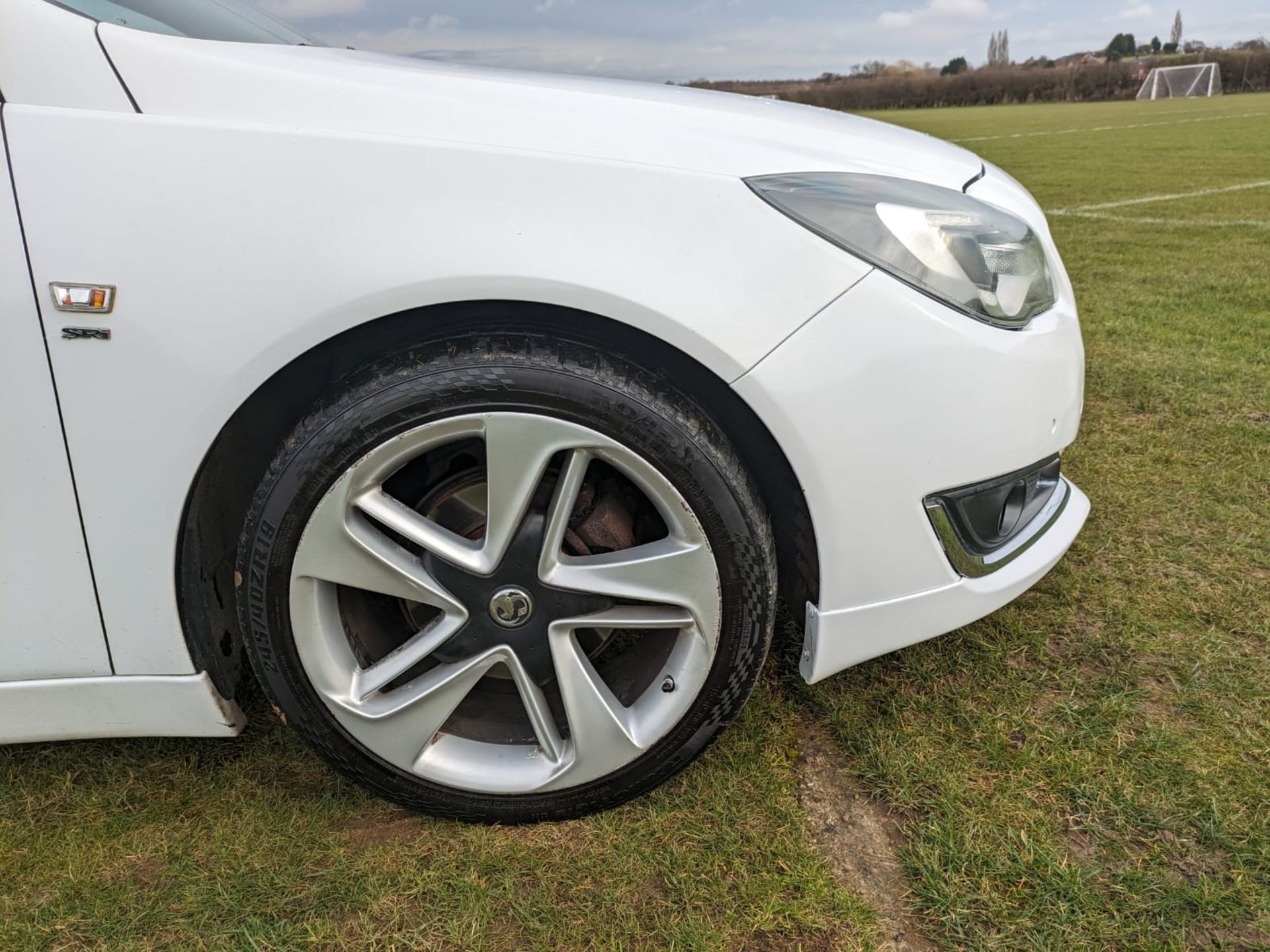 2013 VAUXHALL INSIGNIA SRI CDTI ECOFLEX S/S WHITE HATCHBACK *NO VAT* - Image 13 of 25