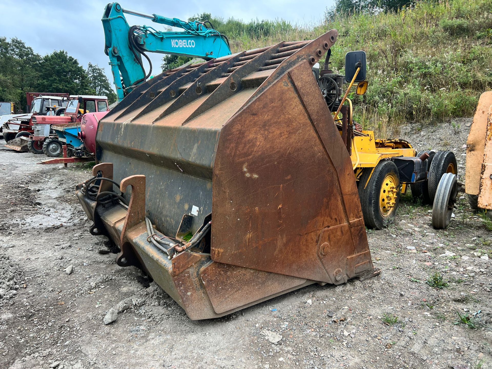 Hydraulic High Tip Bucket *PLUS VAT* - Image 3 of 8