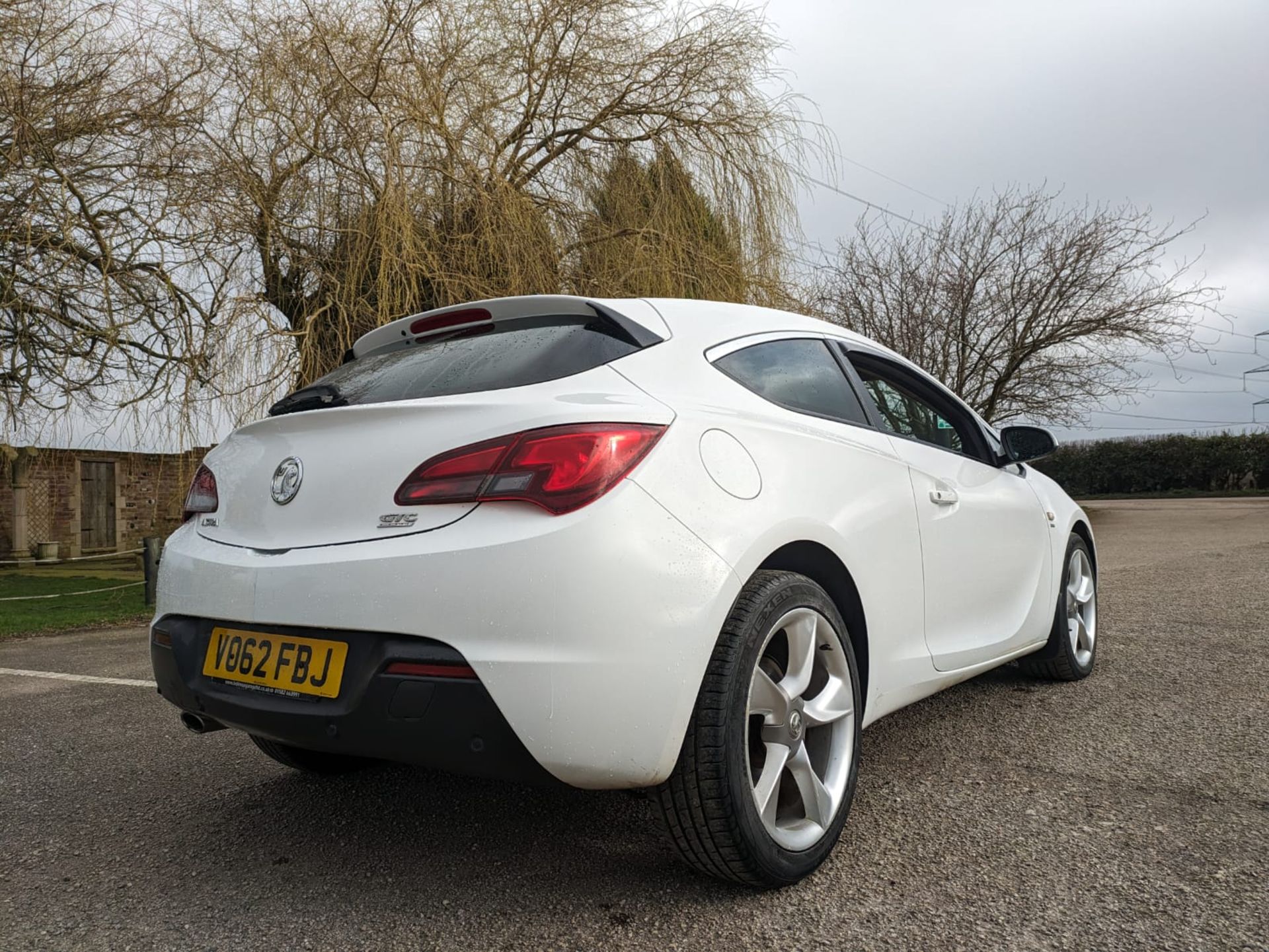 2012 VAUXHALL ASTRA GTC SRI CDTI S/S WHITE HATCBACK *NO VAT* - Image 11 of 26