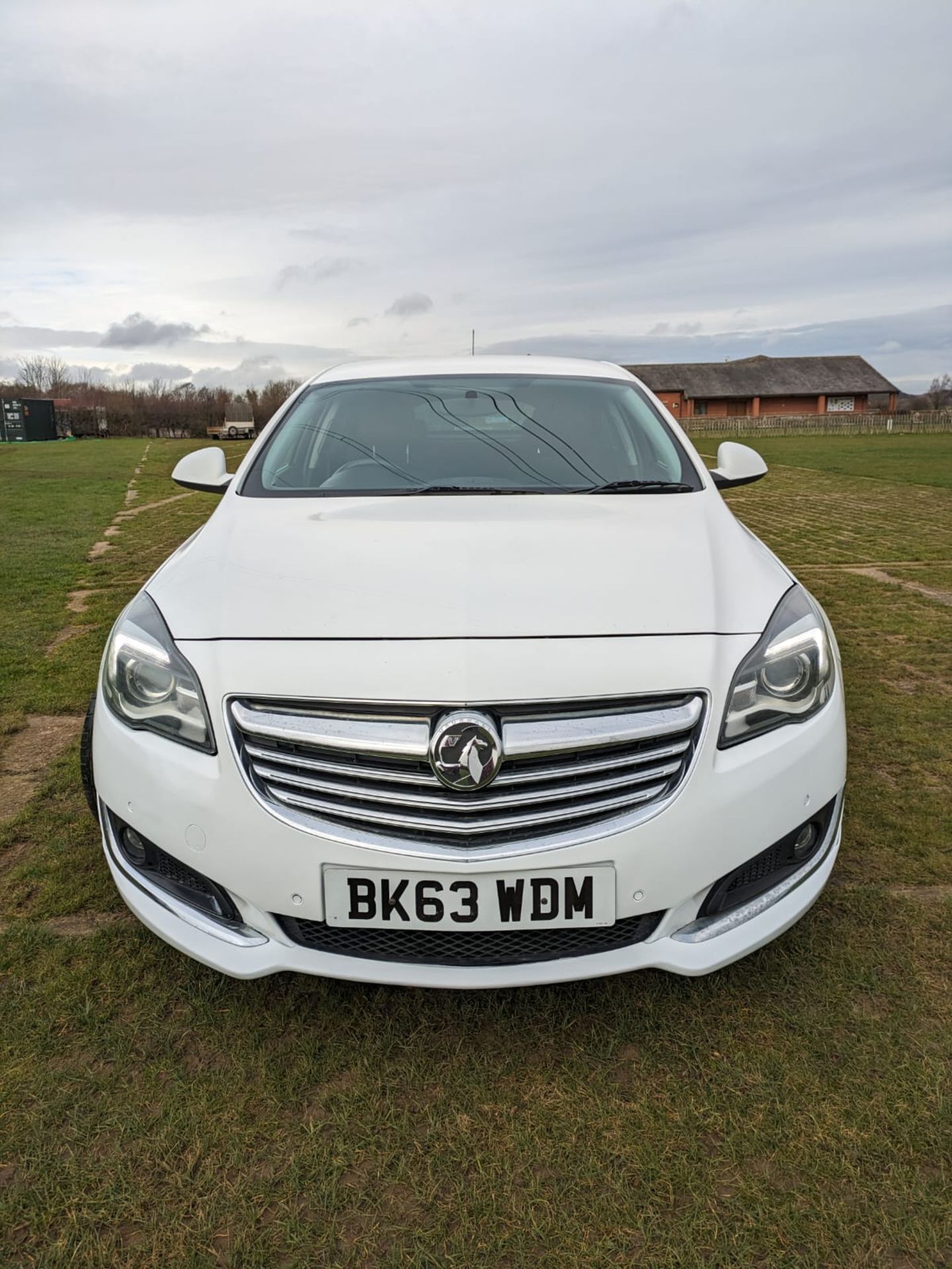 2013 VAUXHALL INSIGNIA SRI CDTI ECOFLEX S/S WHITE HATCHBACK *NO VAT* - Image 2 of 25