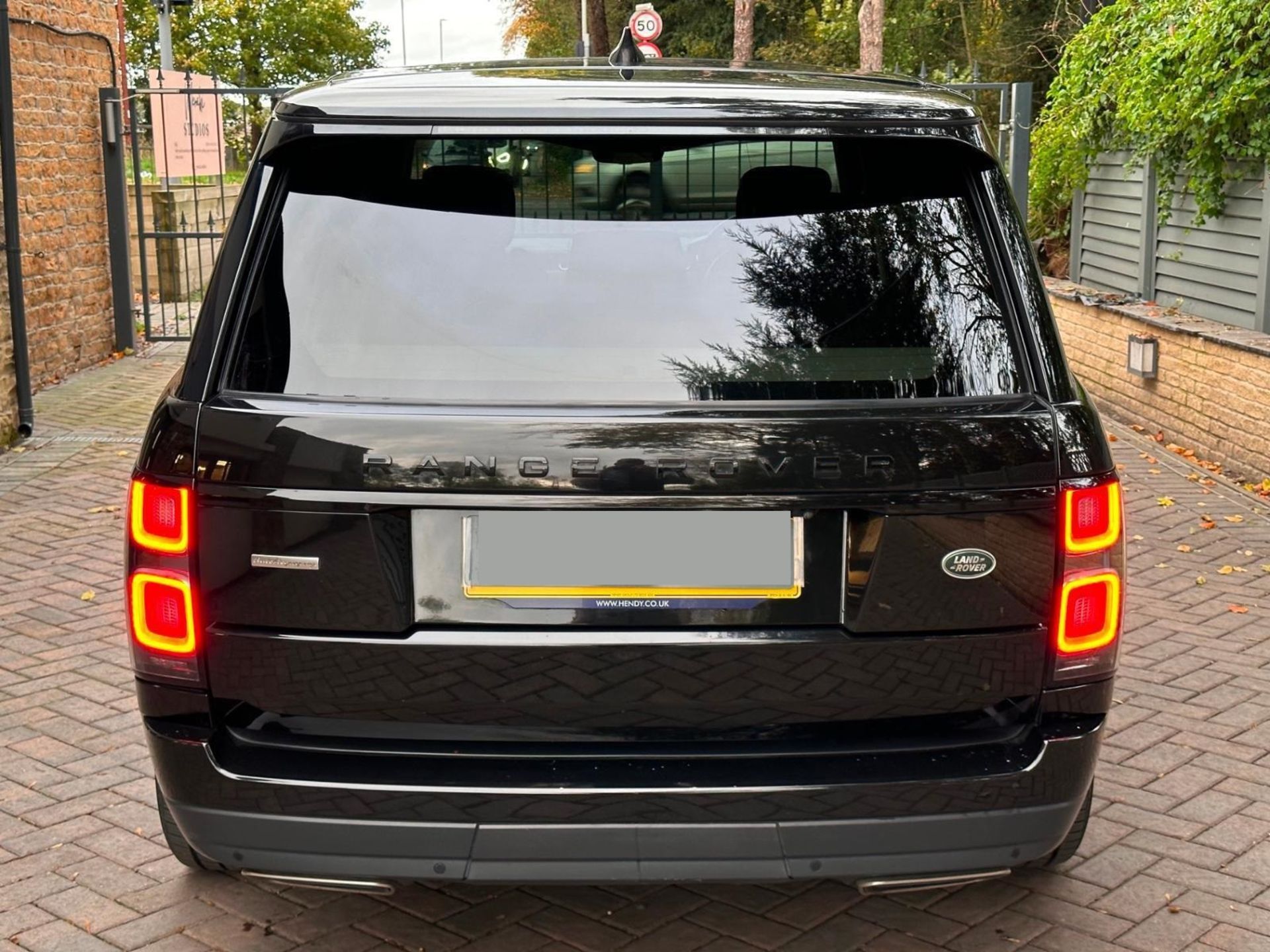 2018/68 LAND ROVER RANGE ROVER A-BIO SDV6 A BLACK SUV ESTATE *NO VAT* - Image 5 of 12