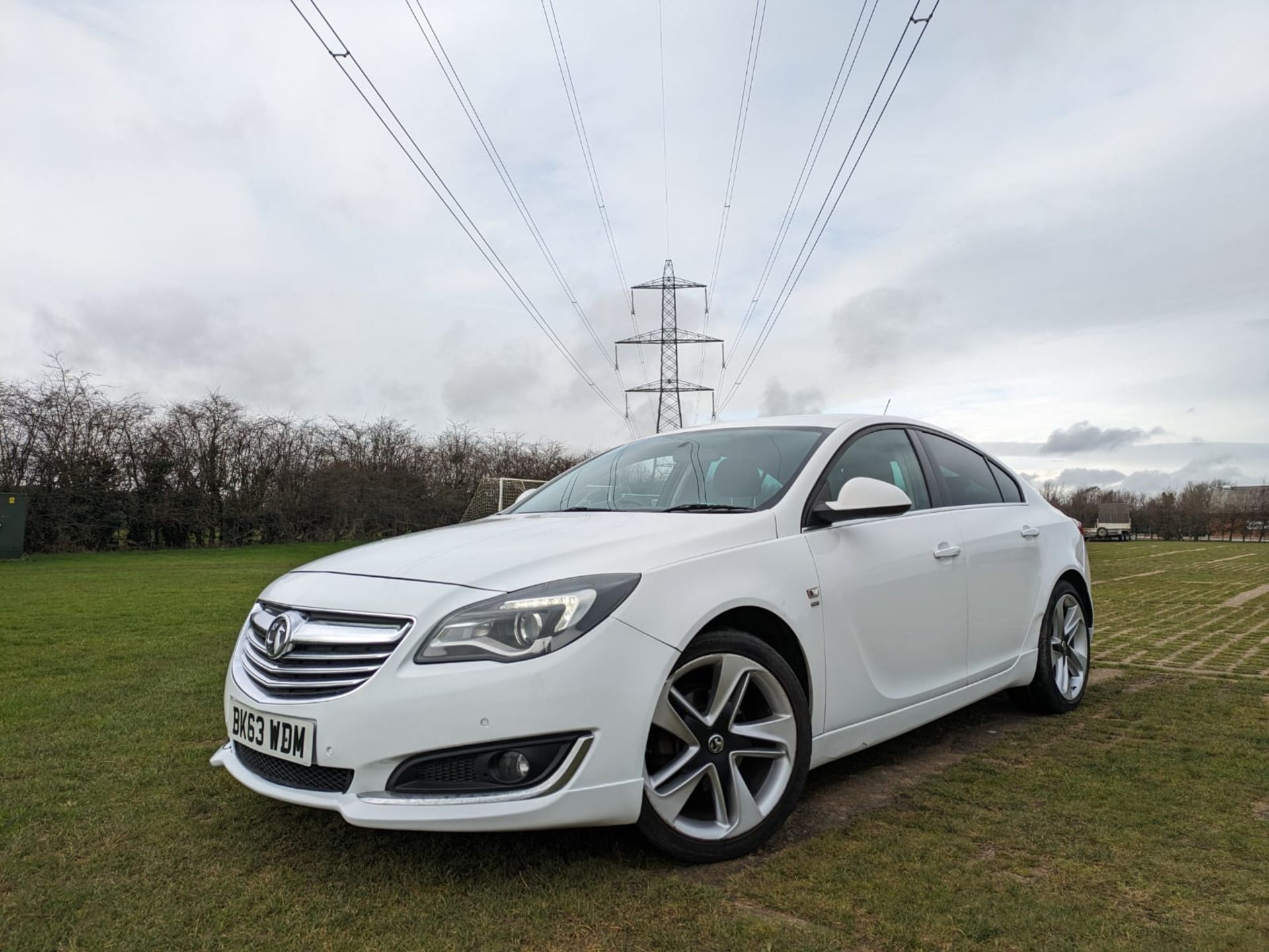 2013 VAUXHALL INSIGNIA SRI CDTI ECOFLEX S/S WHITE HATCHBACK *NO VAT* - Image 5 of 25