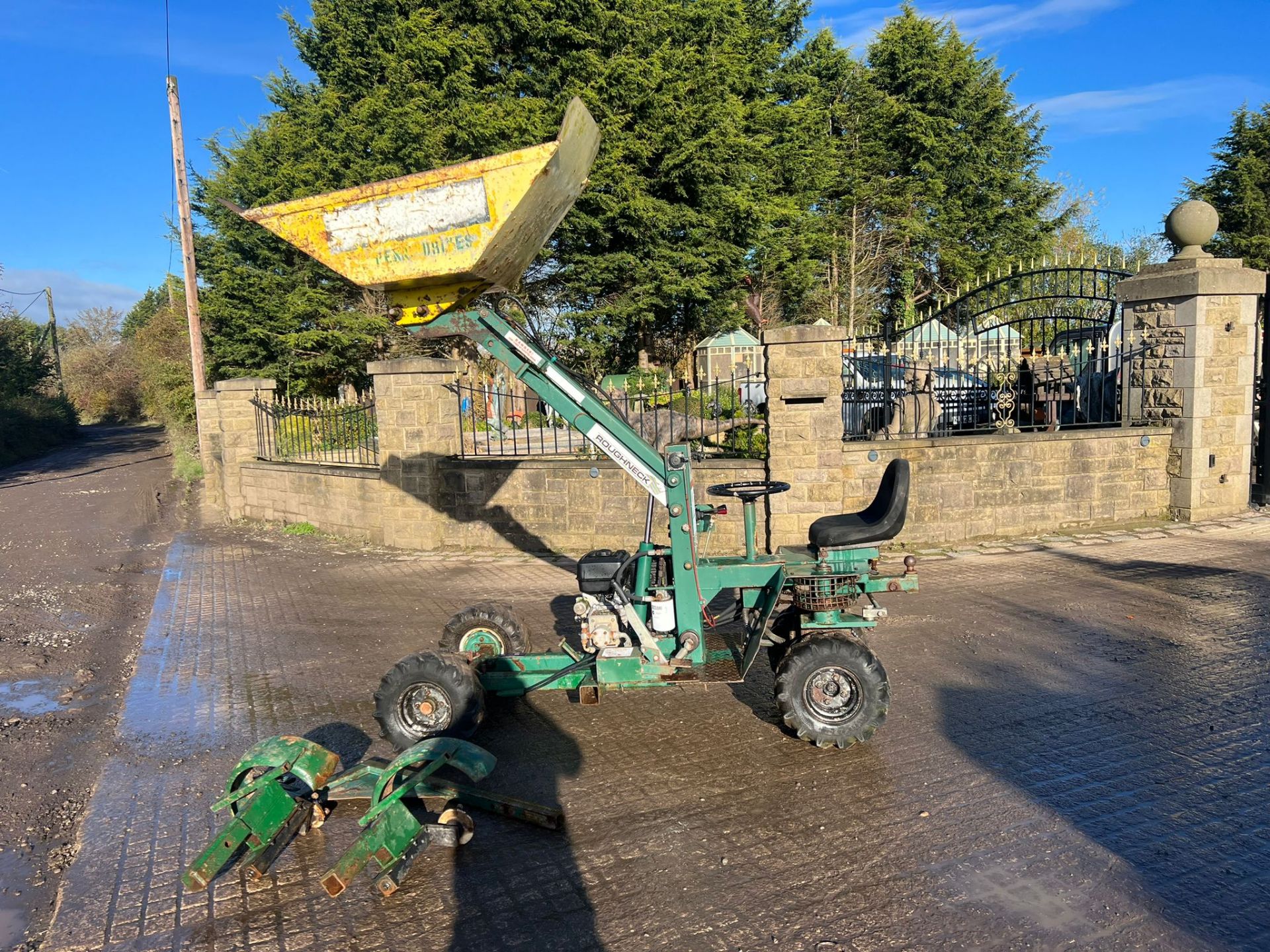 Roughneck high tip ride on dumper *PLUS VAT* - Image 8 of 15