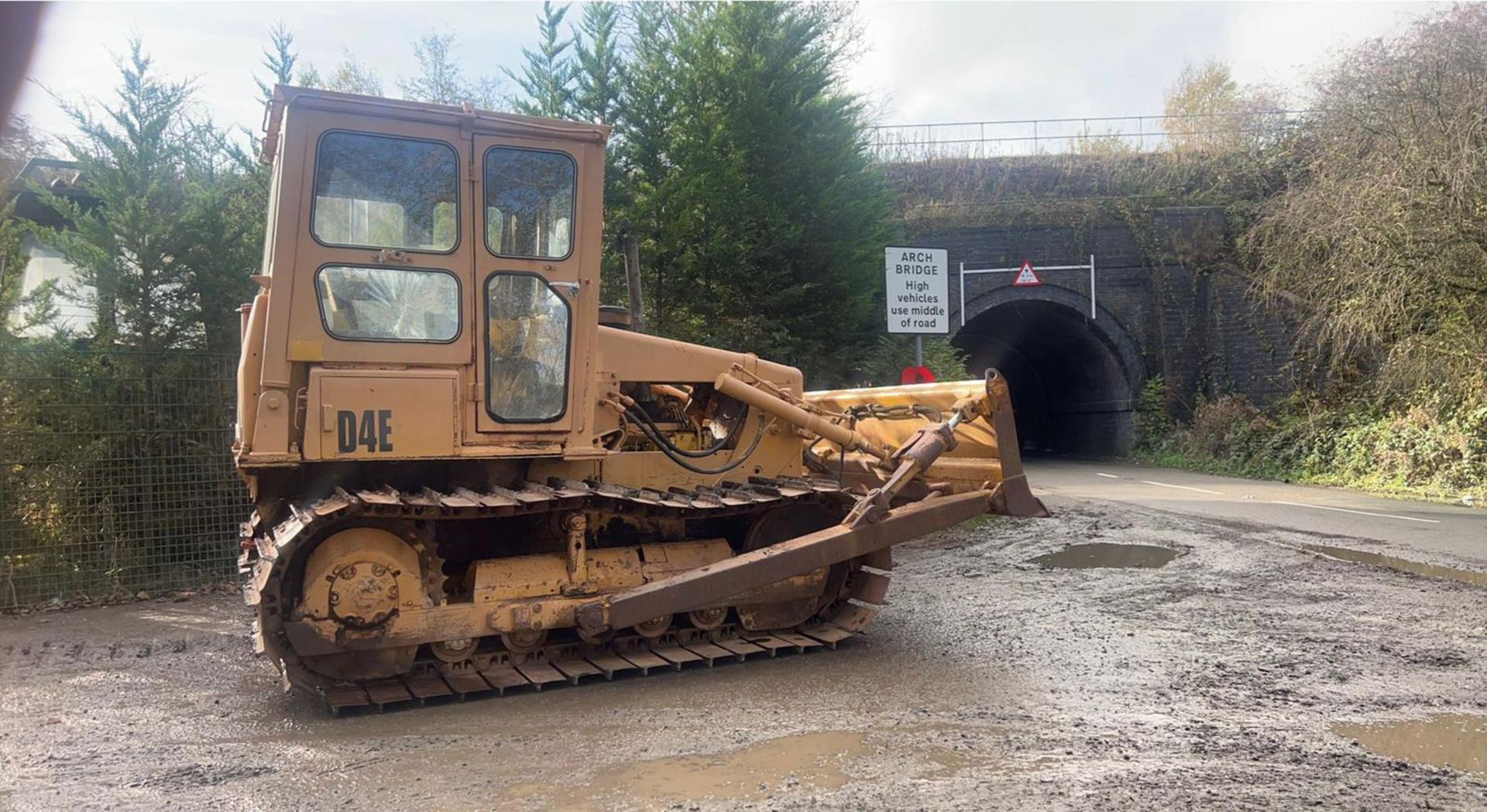 CATERPILLAR D4E TRACKED DOZER *PLUS VAT* - Image 8 of 9