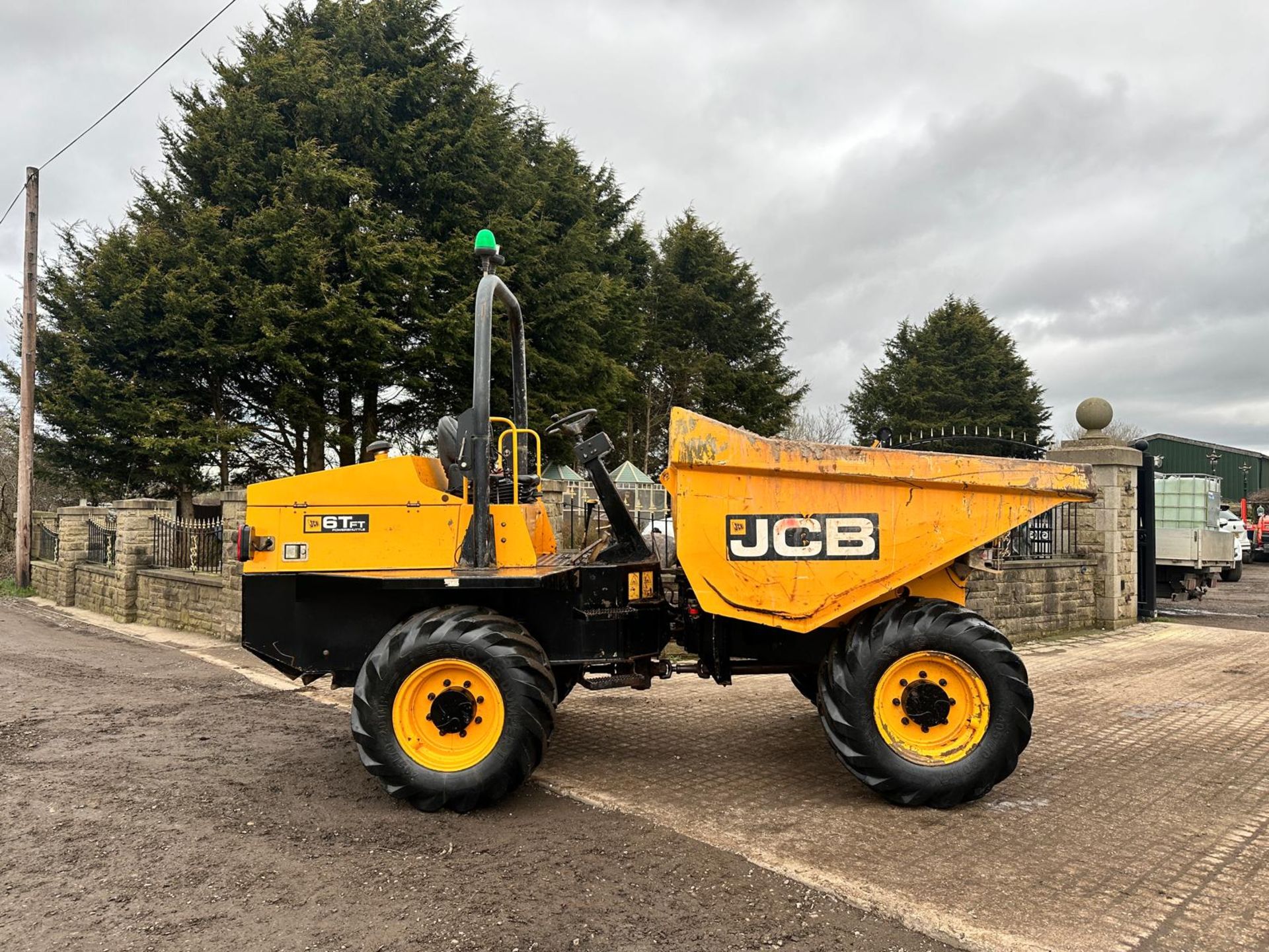 2017 JCB 6TFT POWERSHUTTLE 6 TON DUMPER *PLUS VAT* - Image 2 of 12