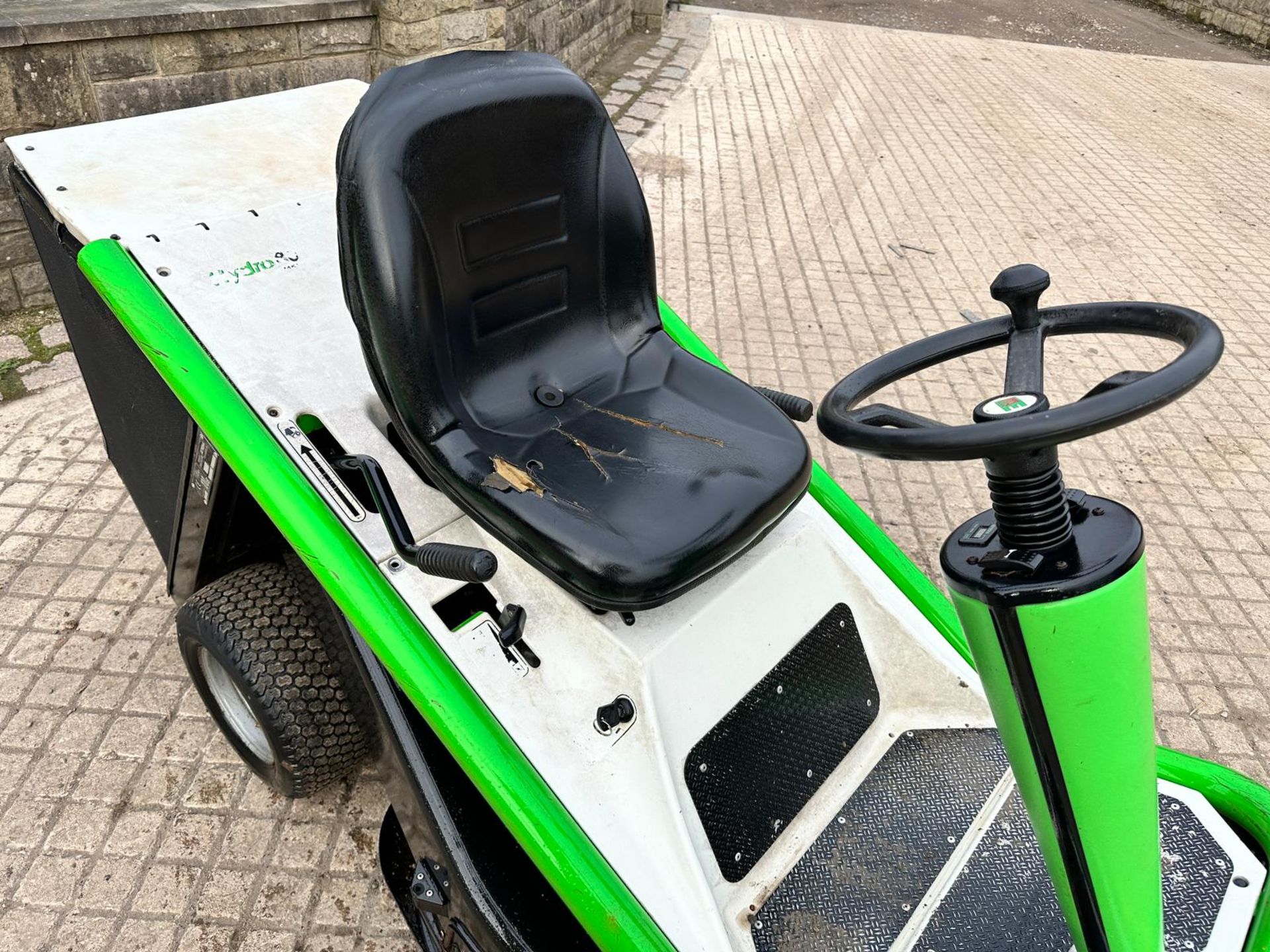 ETESIA MKHP HYDRO 80 RIDE ON MOWER WITH REAR COLLECTOR *NO VAT* - Image 9 of 12