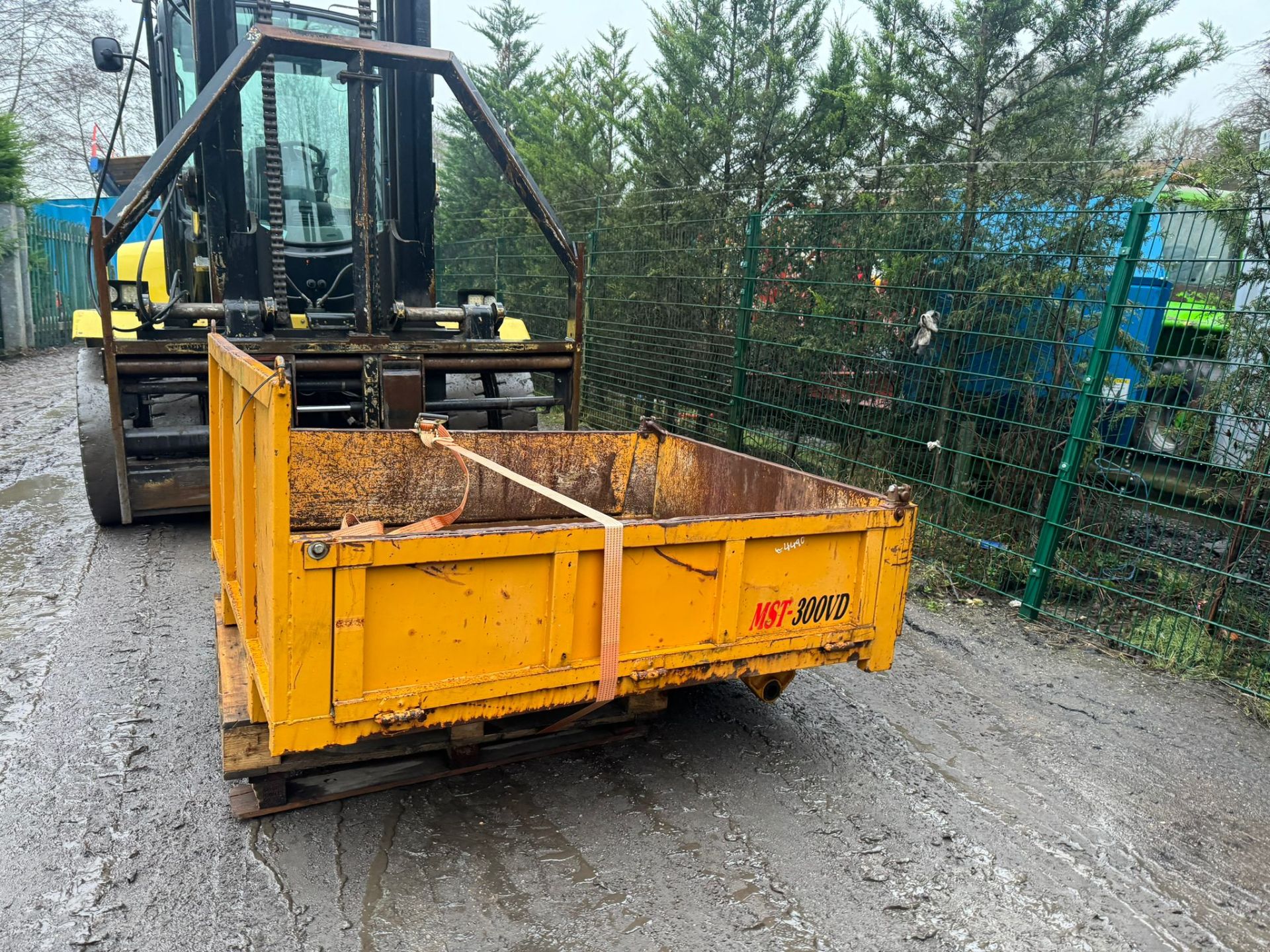 MOORKA MST-300VD 3 TON STRAIGHT TIP DUMPER SKIP *PLUS VAT* - Image 3 of 10